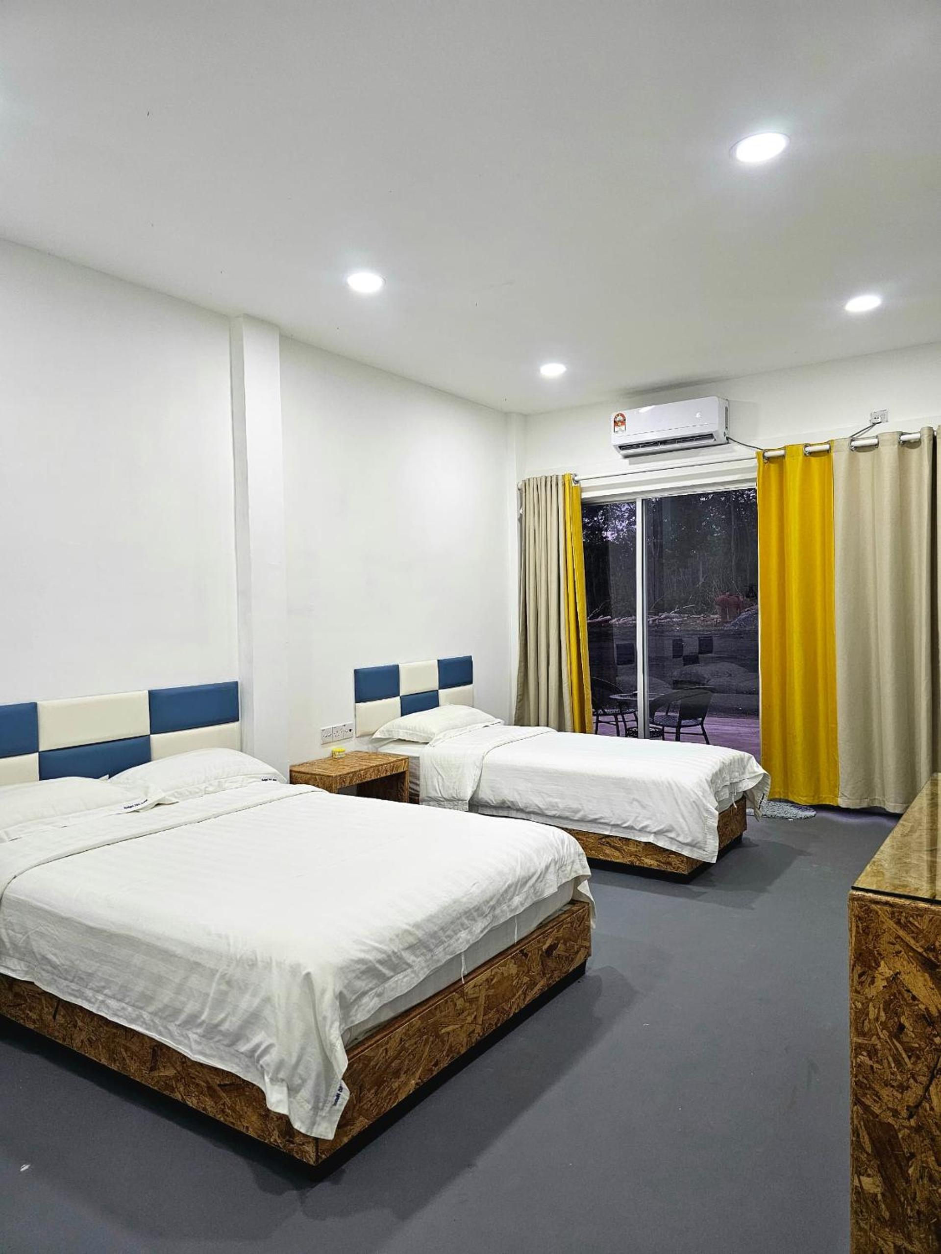 Deluxe Double Room (2 Adults + 1 Child)