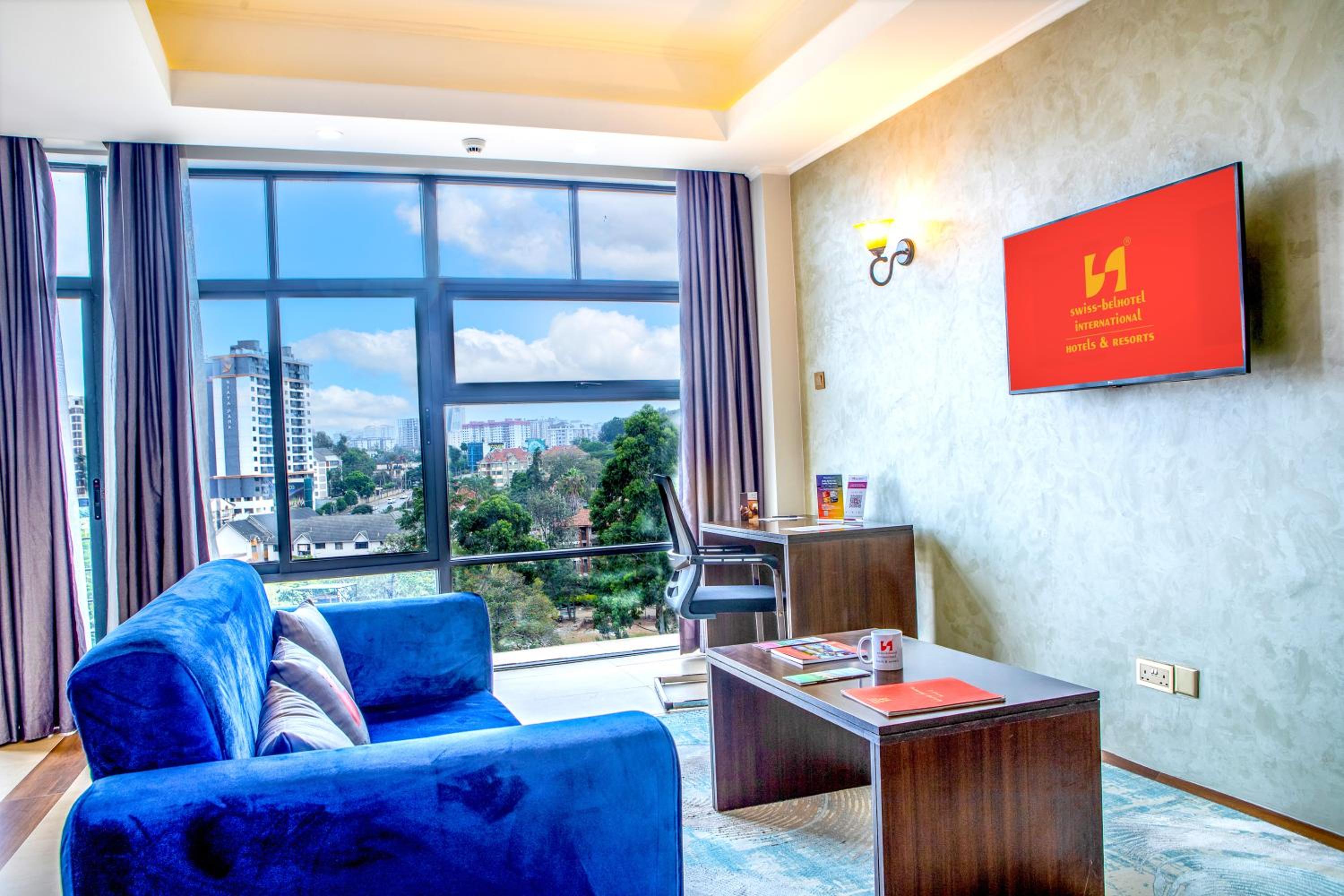 Executive Suite - Photo 1