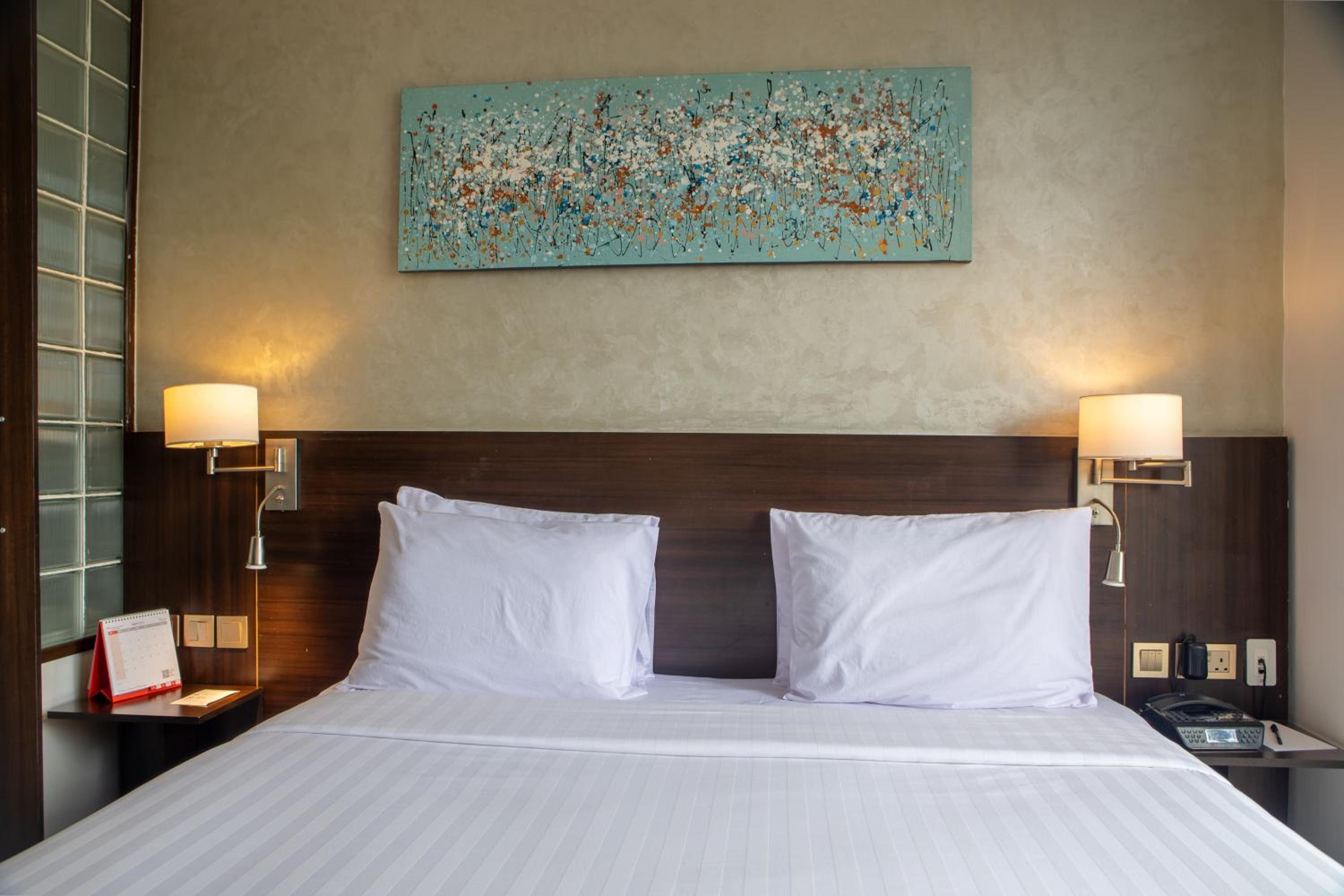 Executive Suite - Photo 10