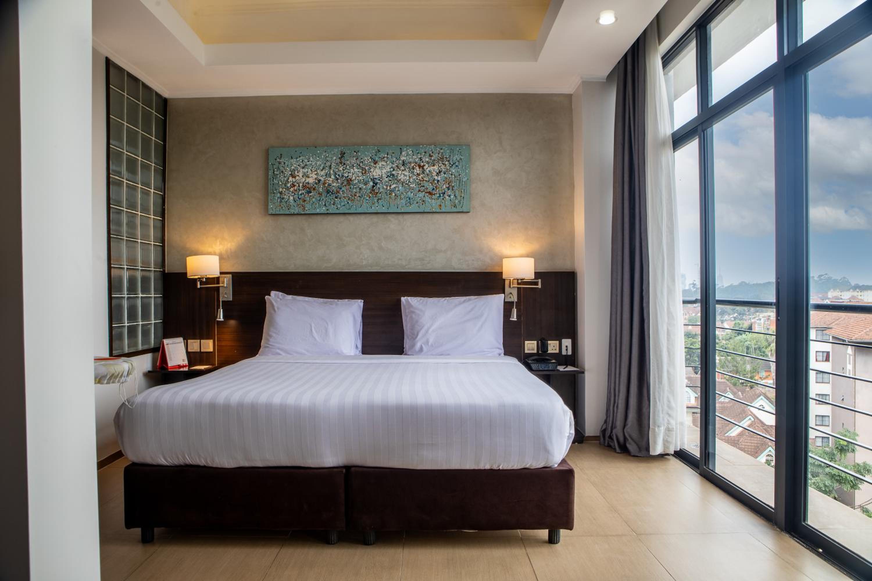 Executive Suite - Photo 11