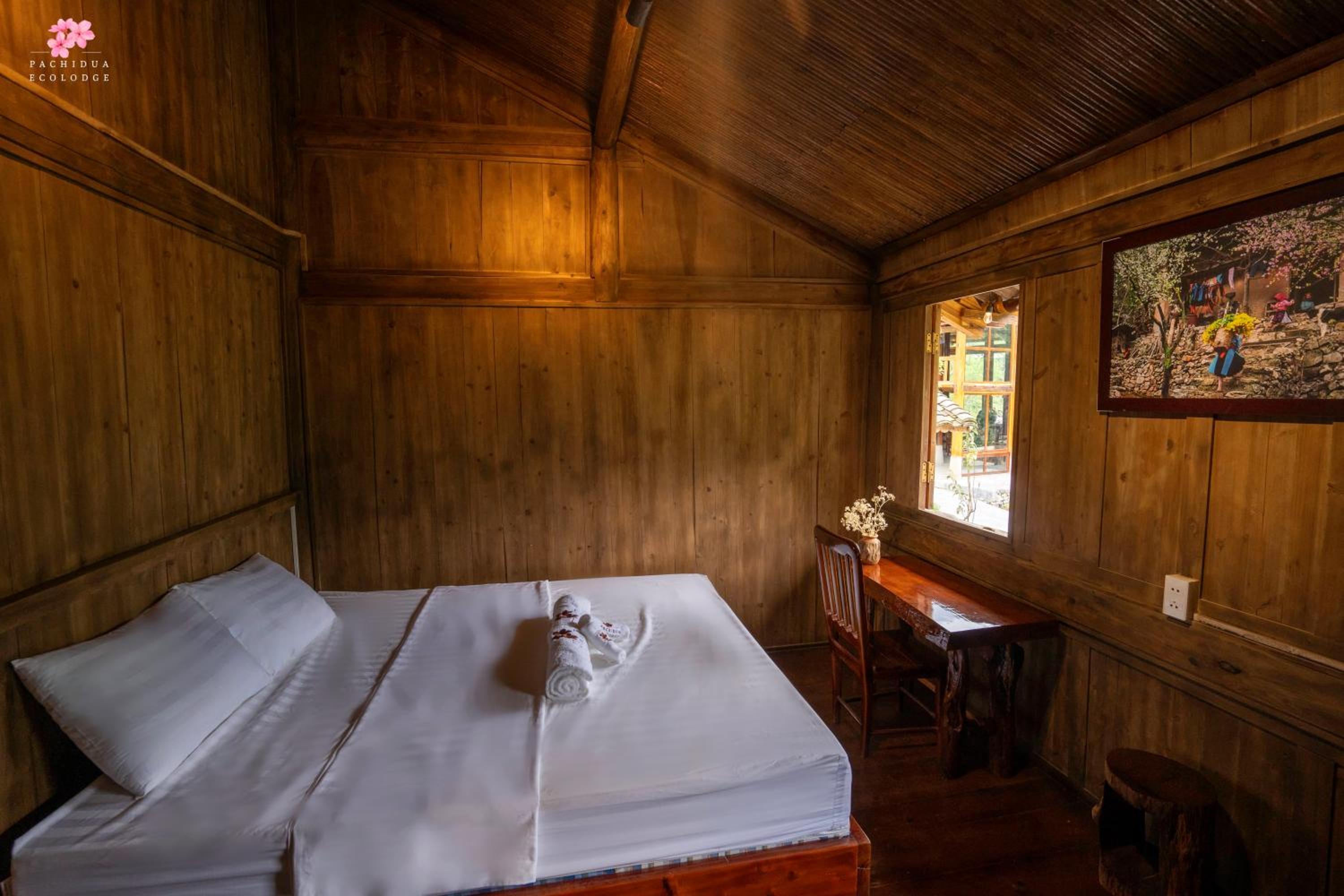 Double Room with Shared Bathroom photo 2