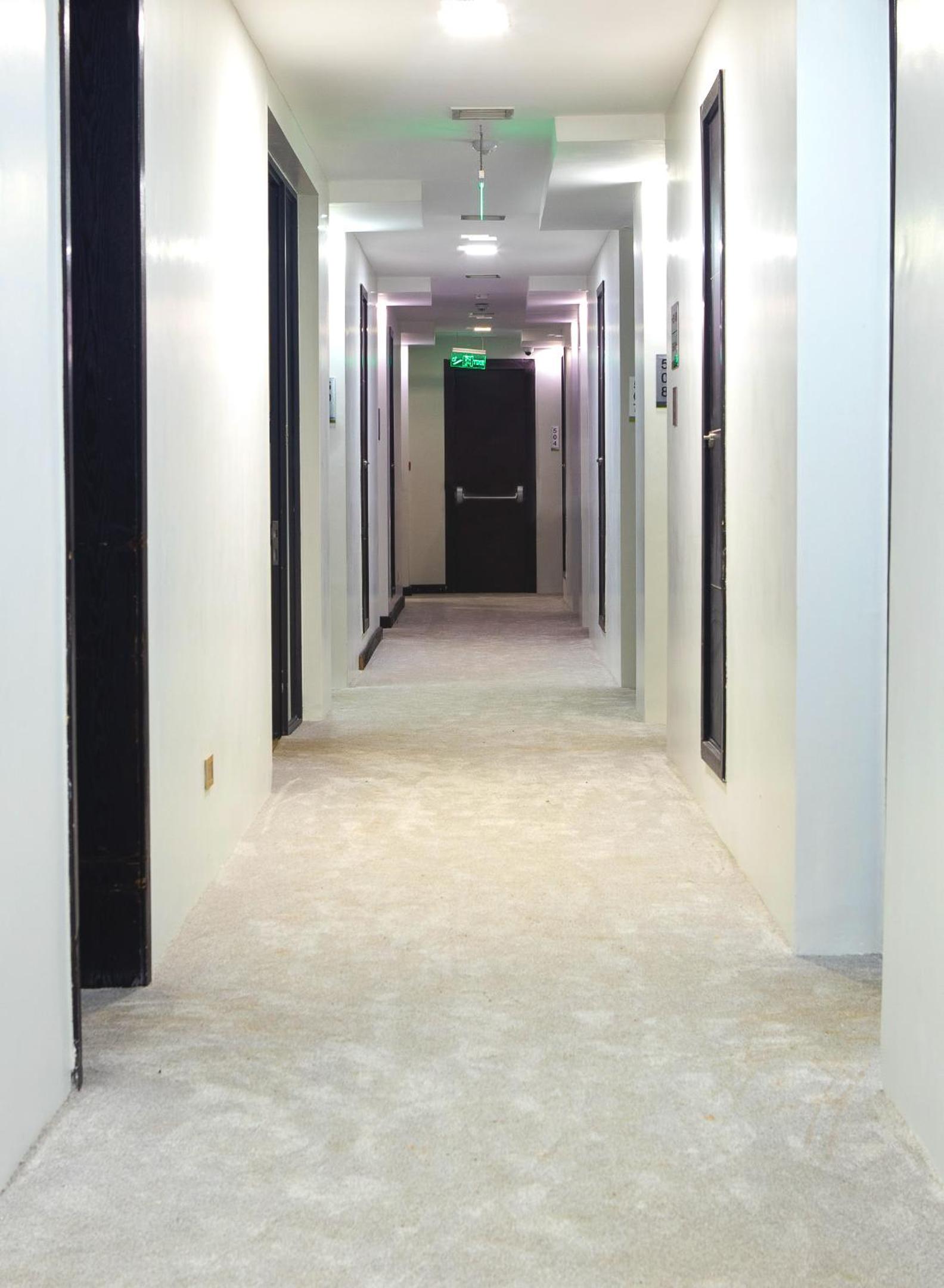 Executive Suite - Photo 5
