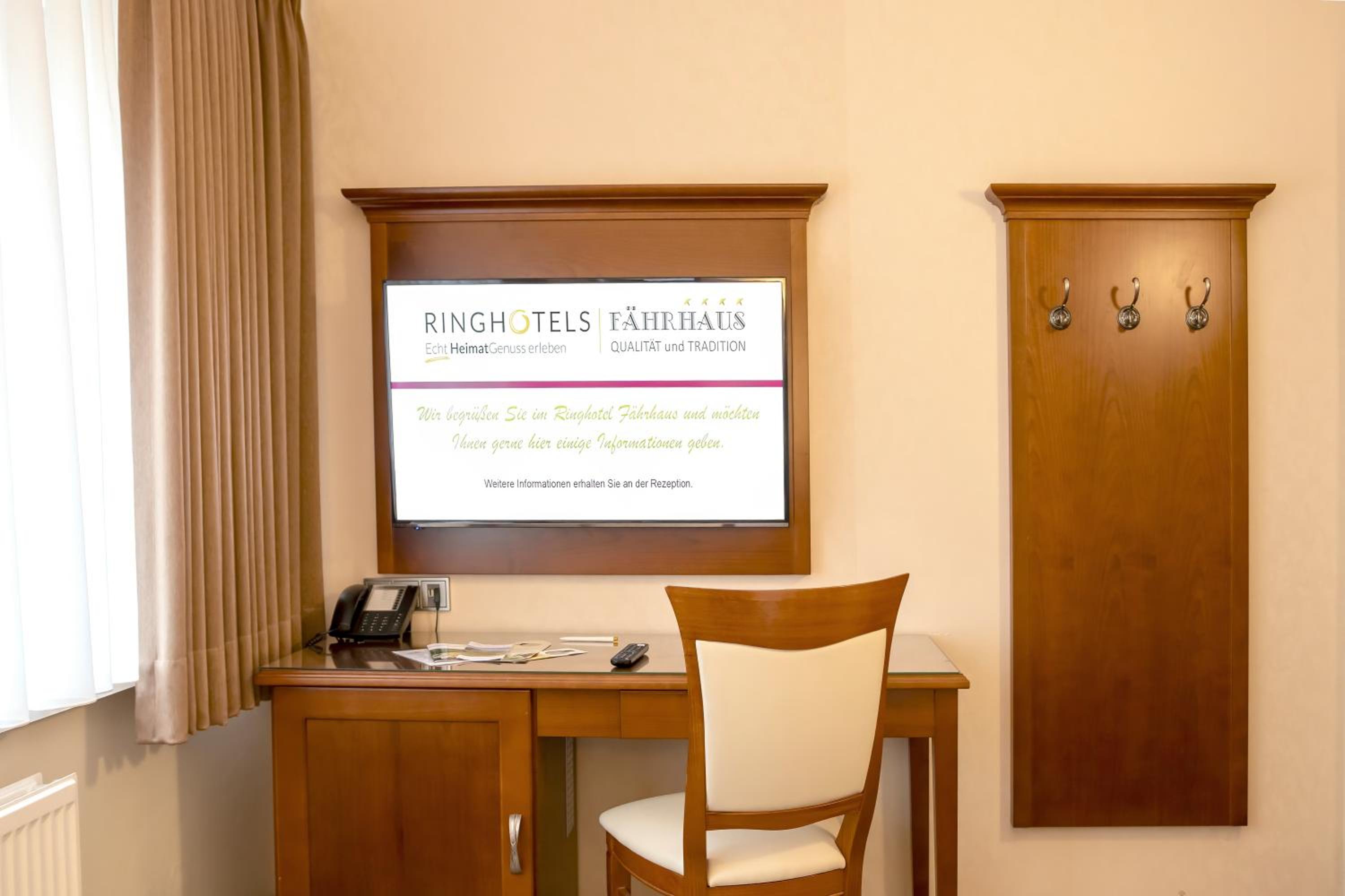 Combi Double Room with 2 Single Rooms  - Photo 2