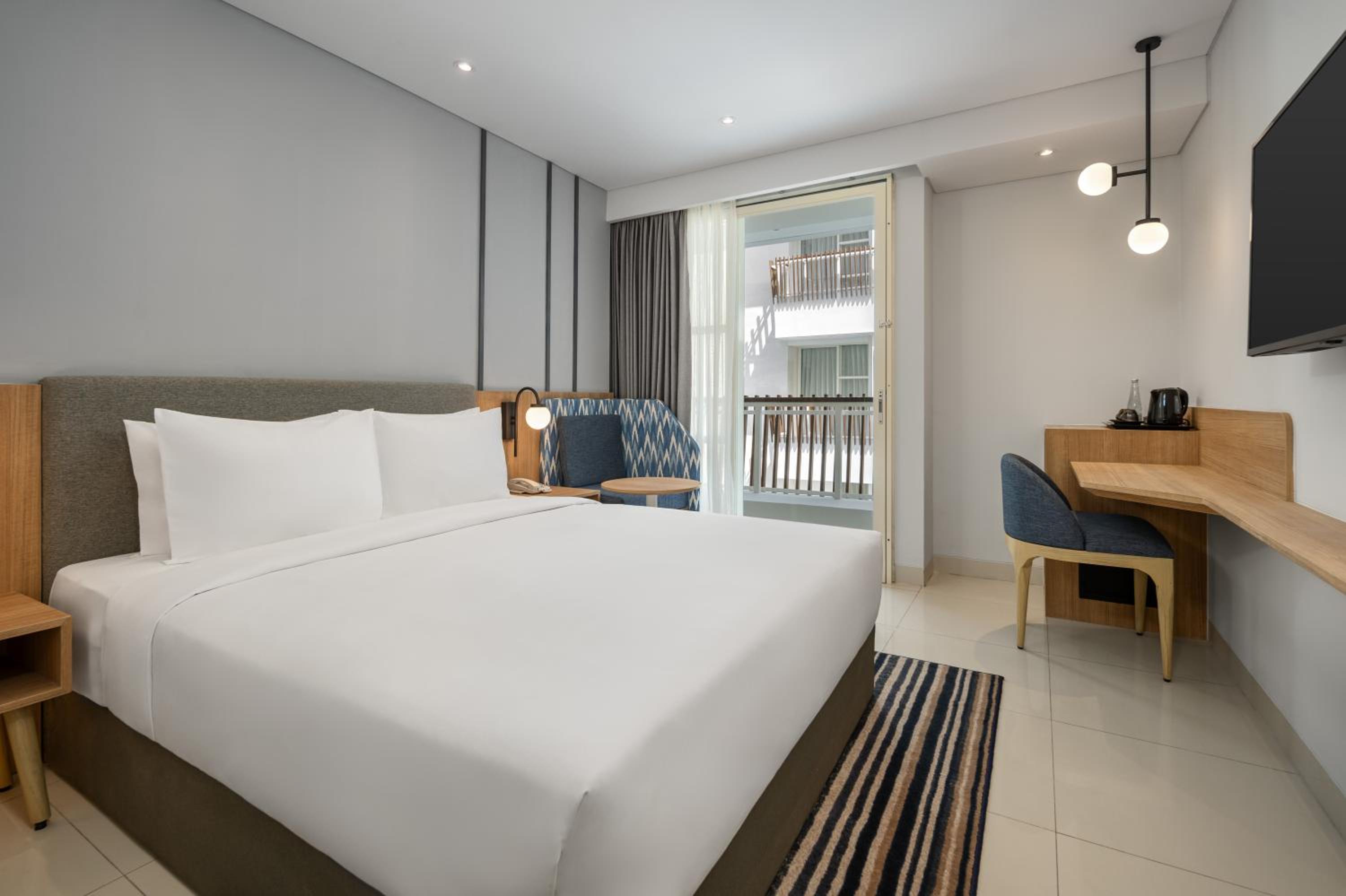 Standard Room with Free Breakfast - Photo 1
