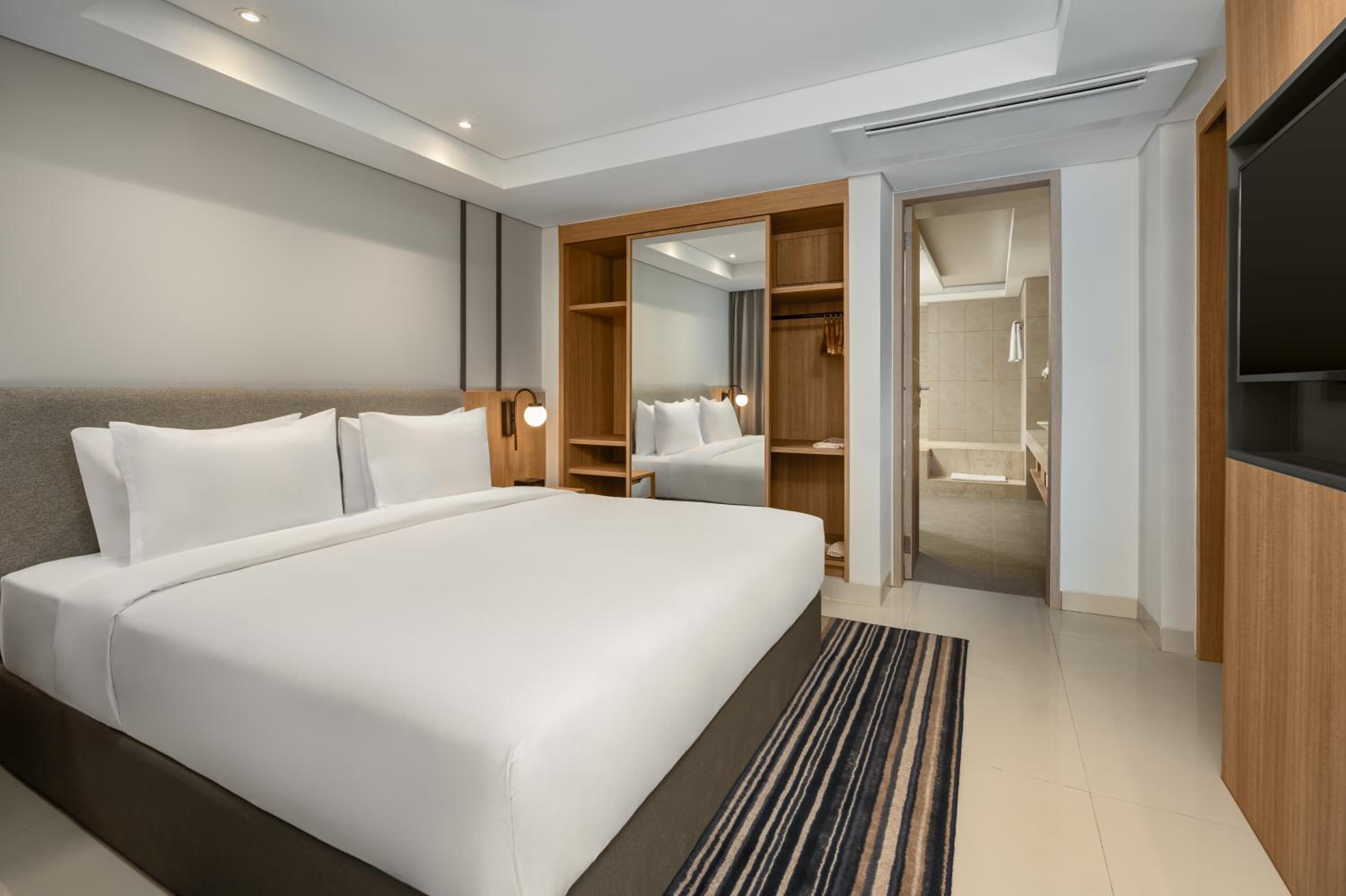One-Bedroom Suite - Free Breakfast - Photo 1