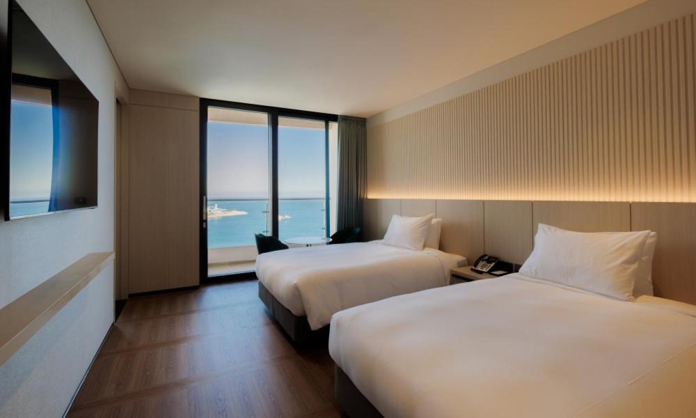 Deluxe Twin Room photo 3