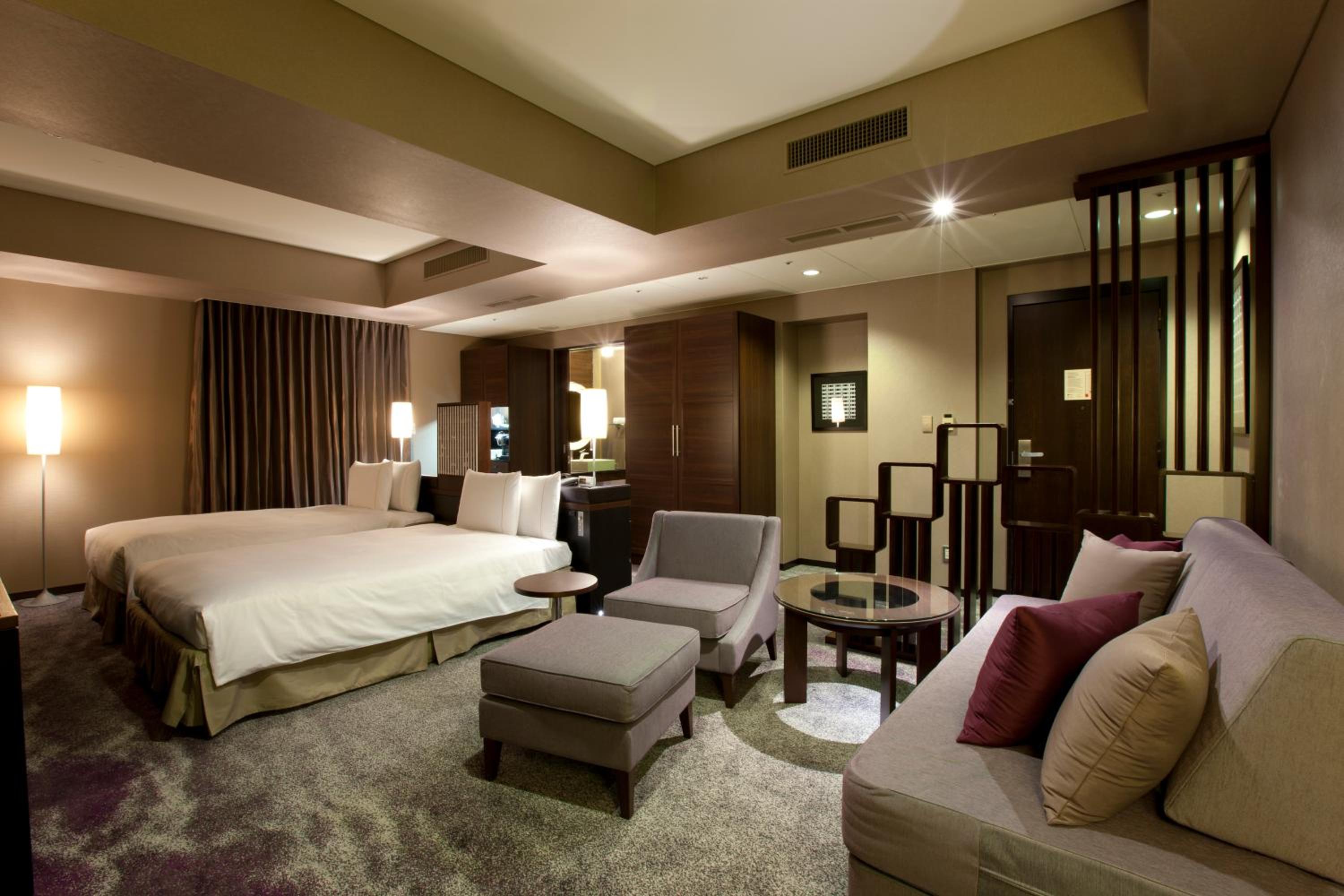 Premium Floor Junior Suite Twin Room with Lounge Access