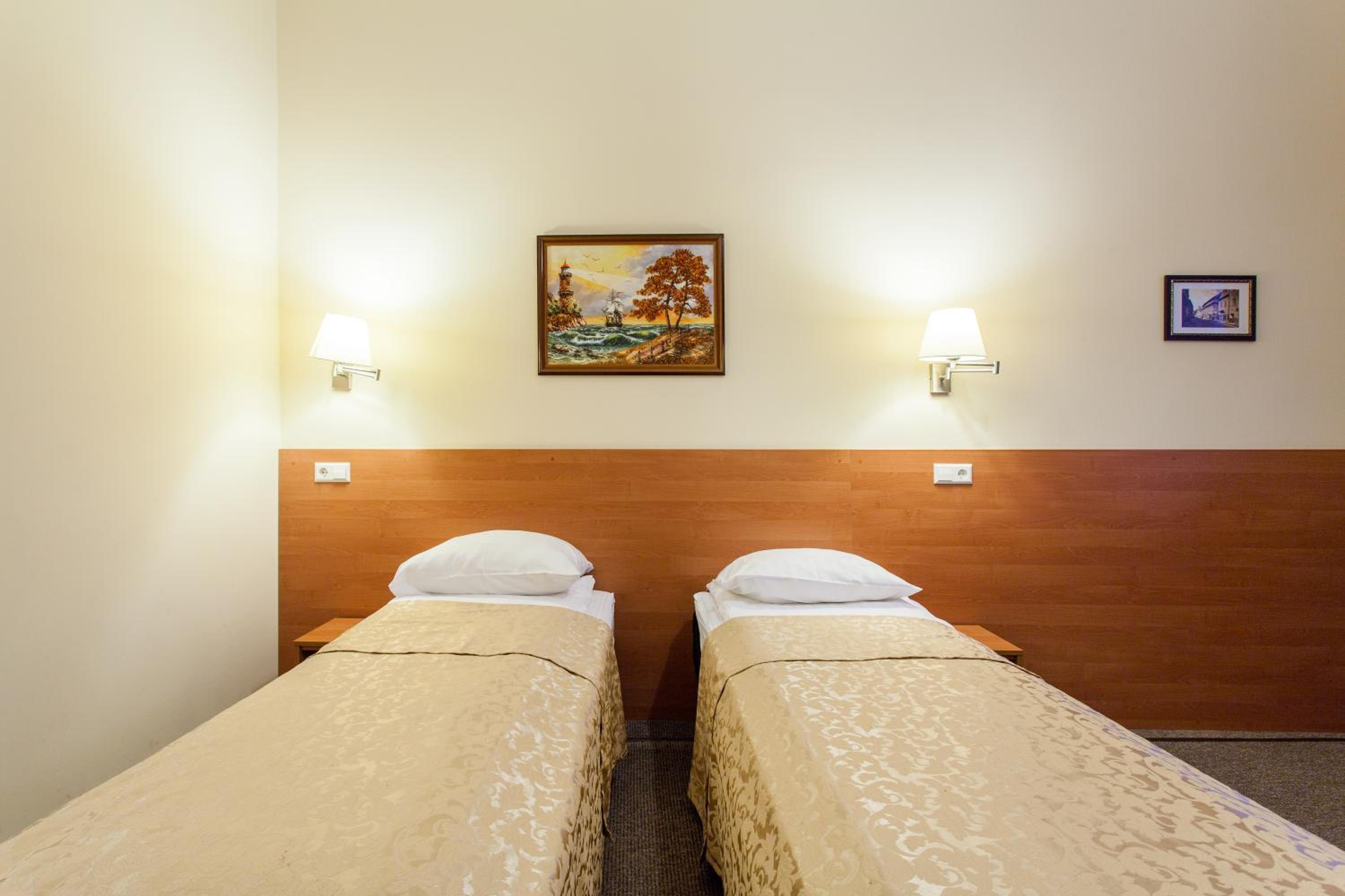 Double or Twin Room - Photo 4