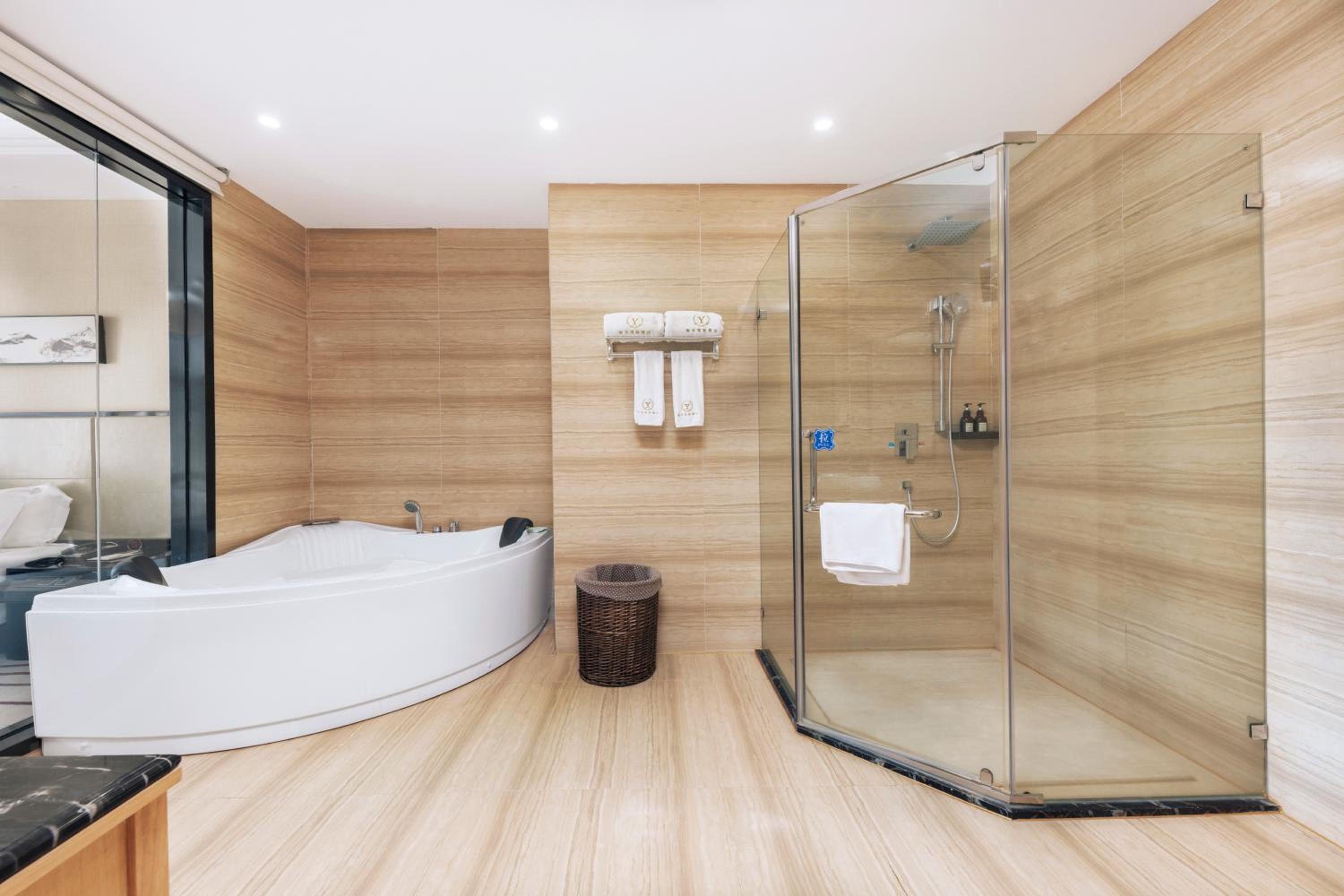 Deluxe Double Room With Bath photo 1