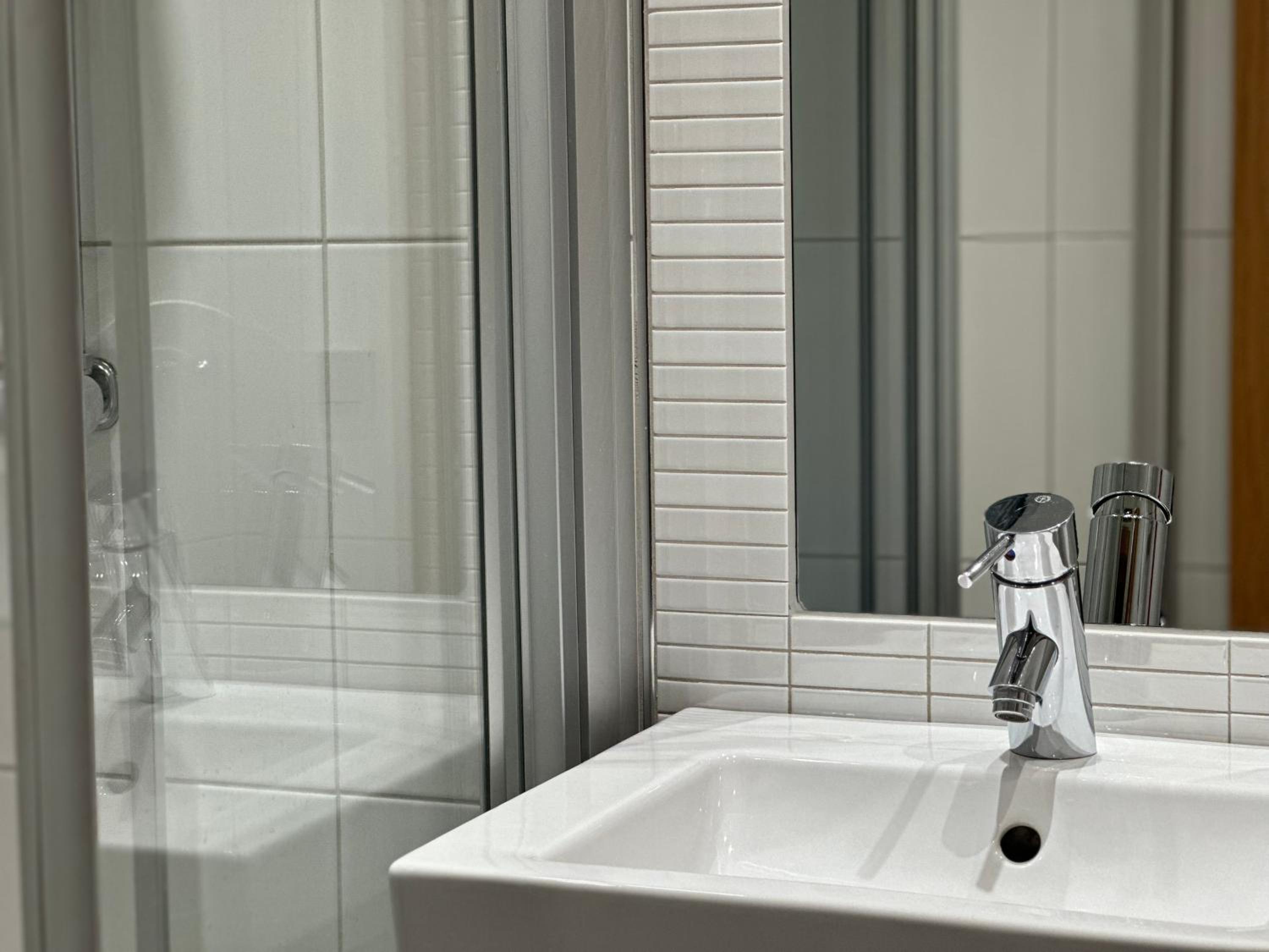 Standard Twin Room - Photo 2