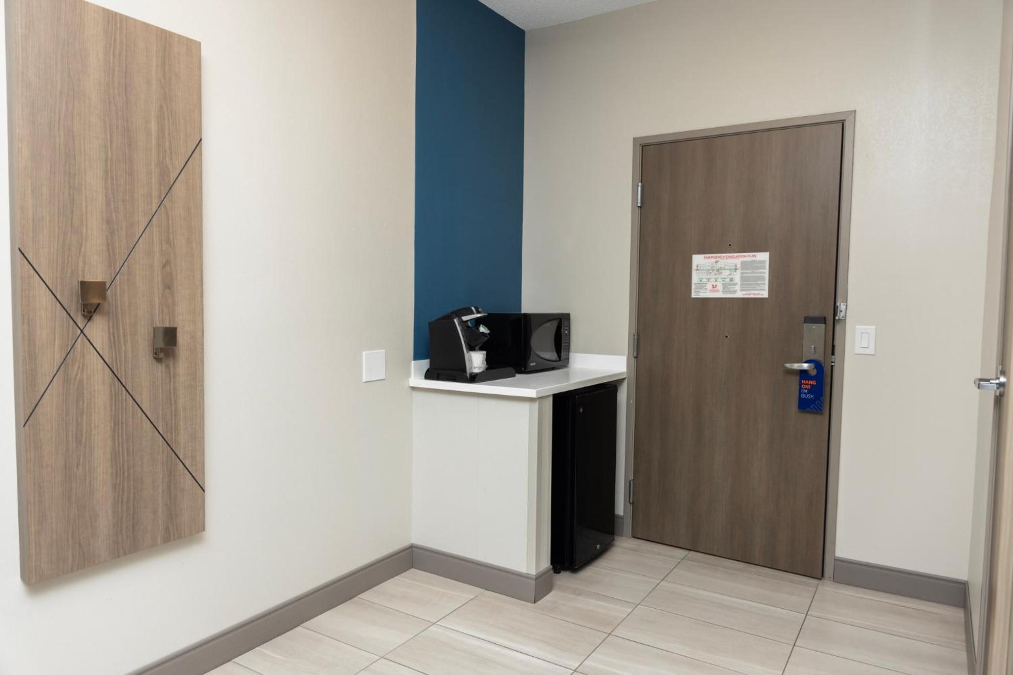 Standard King Room - Communications Accessible - Photo 3