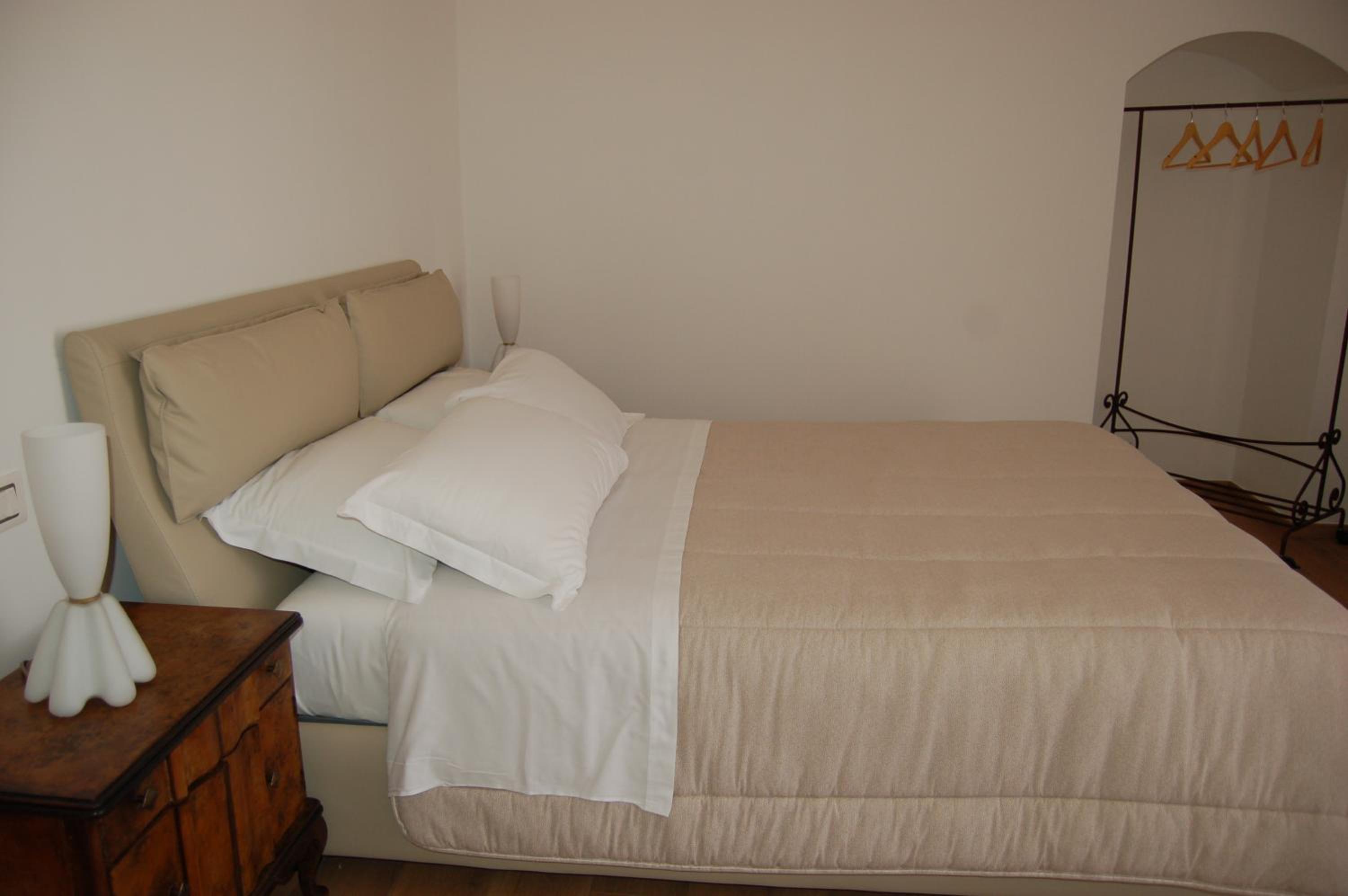 Junior Suite with Balcony and View - Photo 8