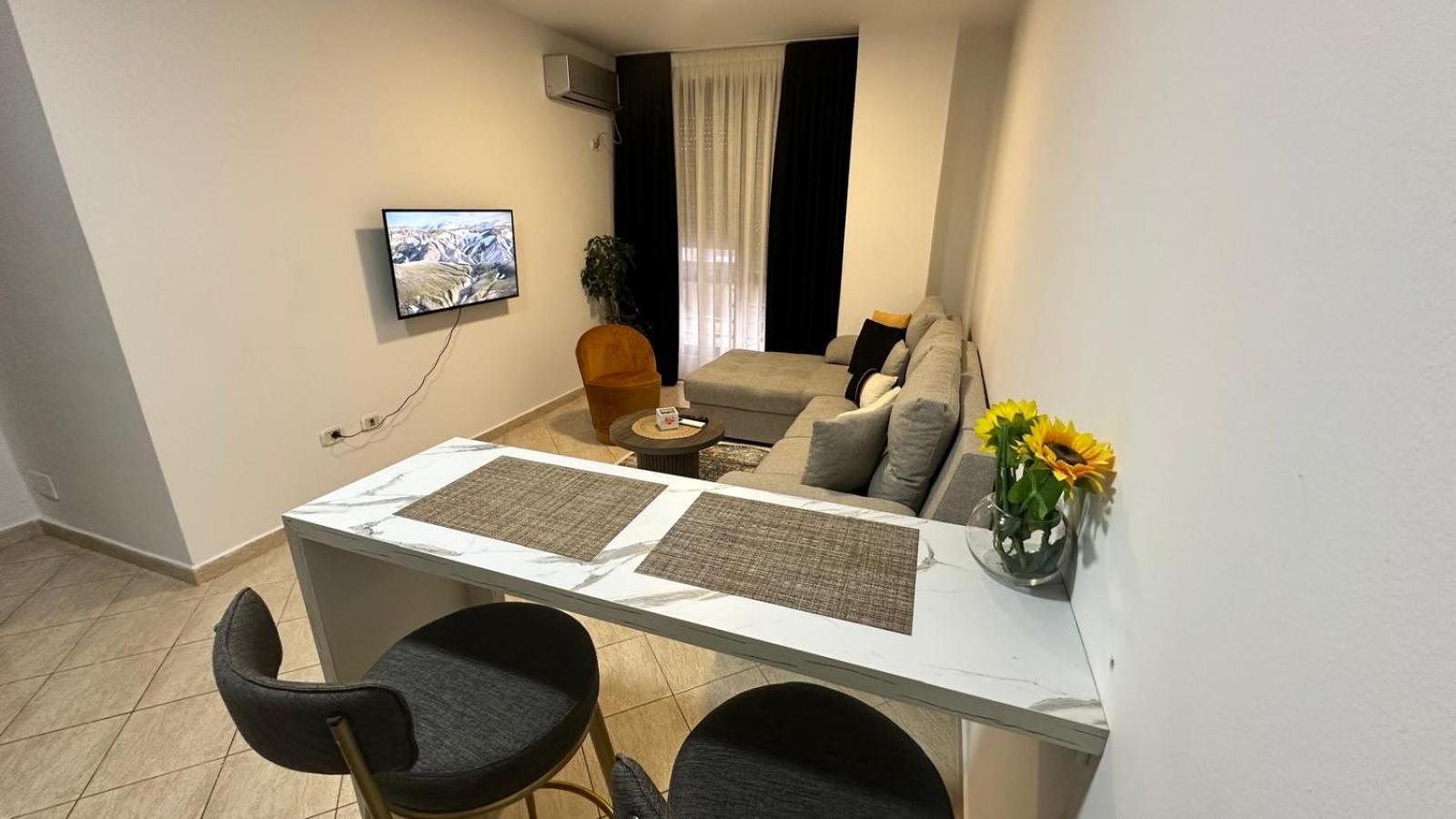 Deluxe One-Bedroom Apartment