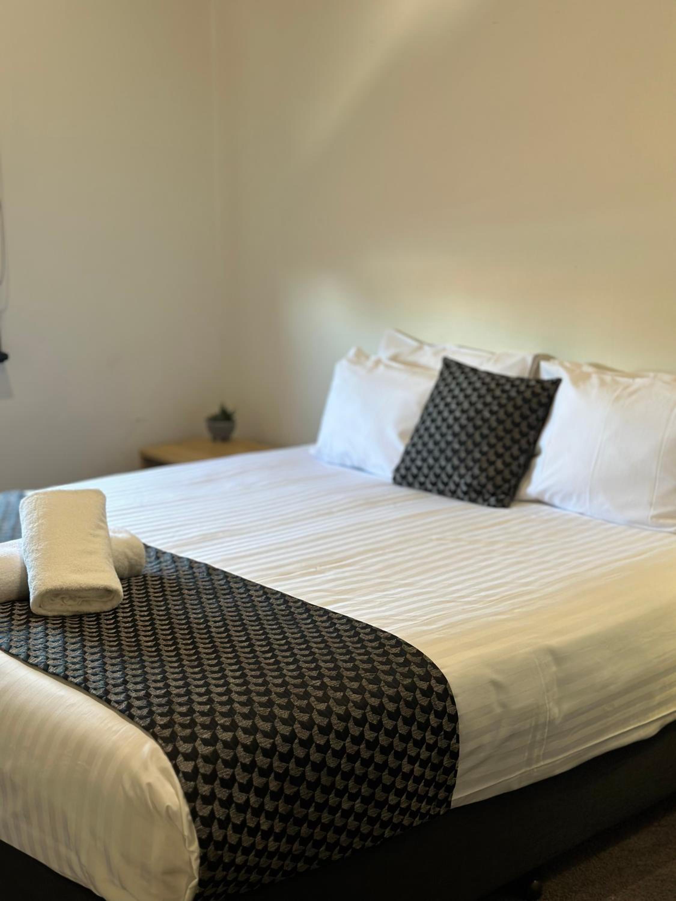 Deluxe Queen Suite photo 1