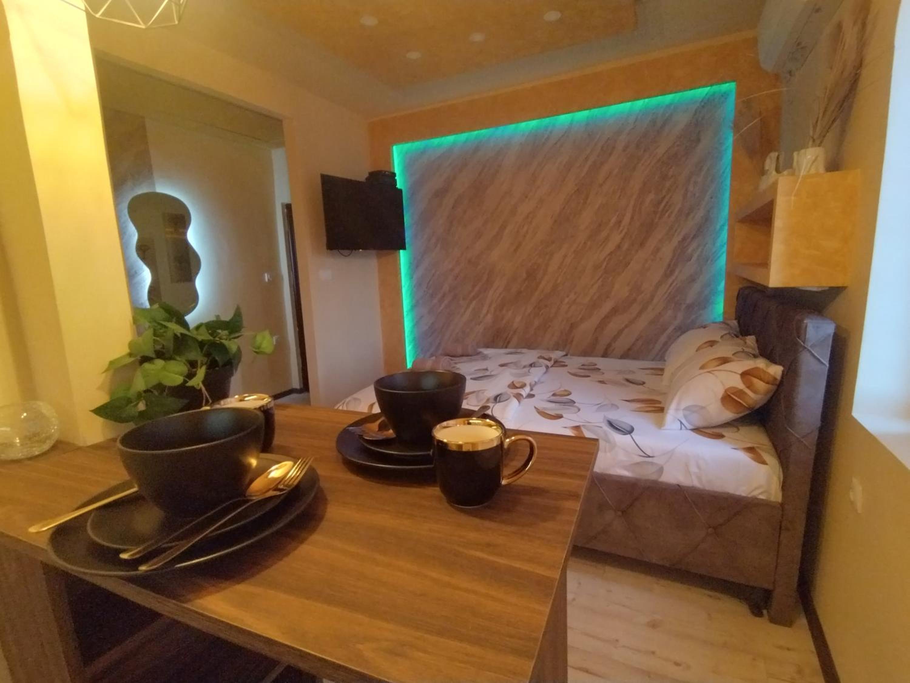 One-Bedroom Apartment photo 1
