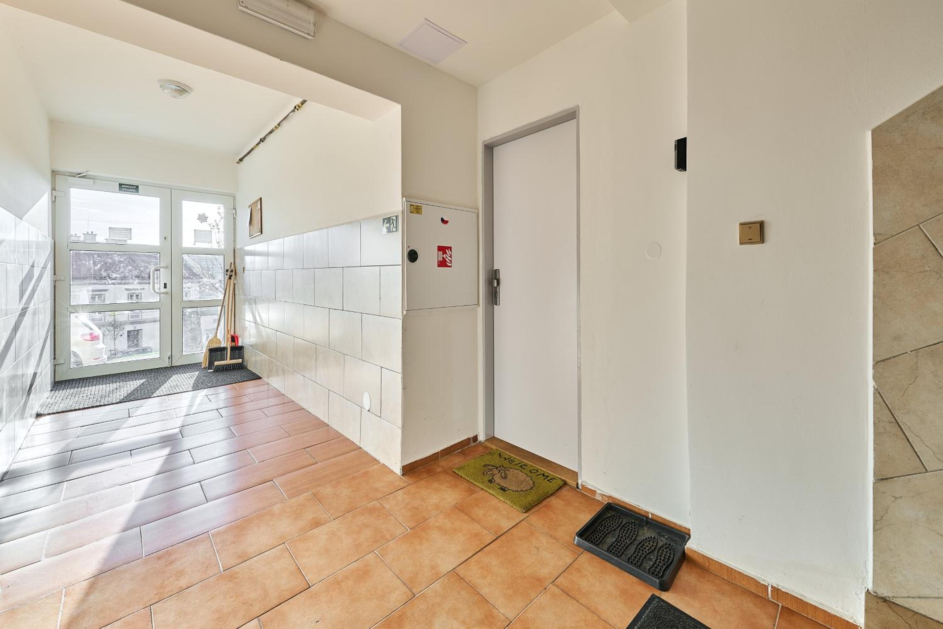 One-Bedroom Apartment - Photo 27