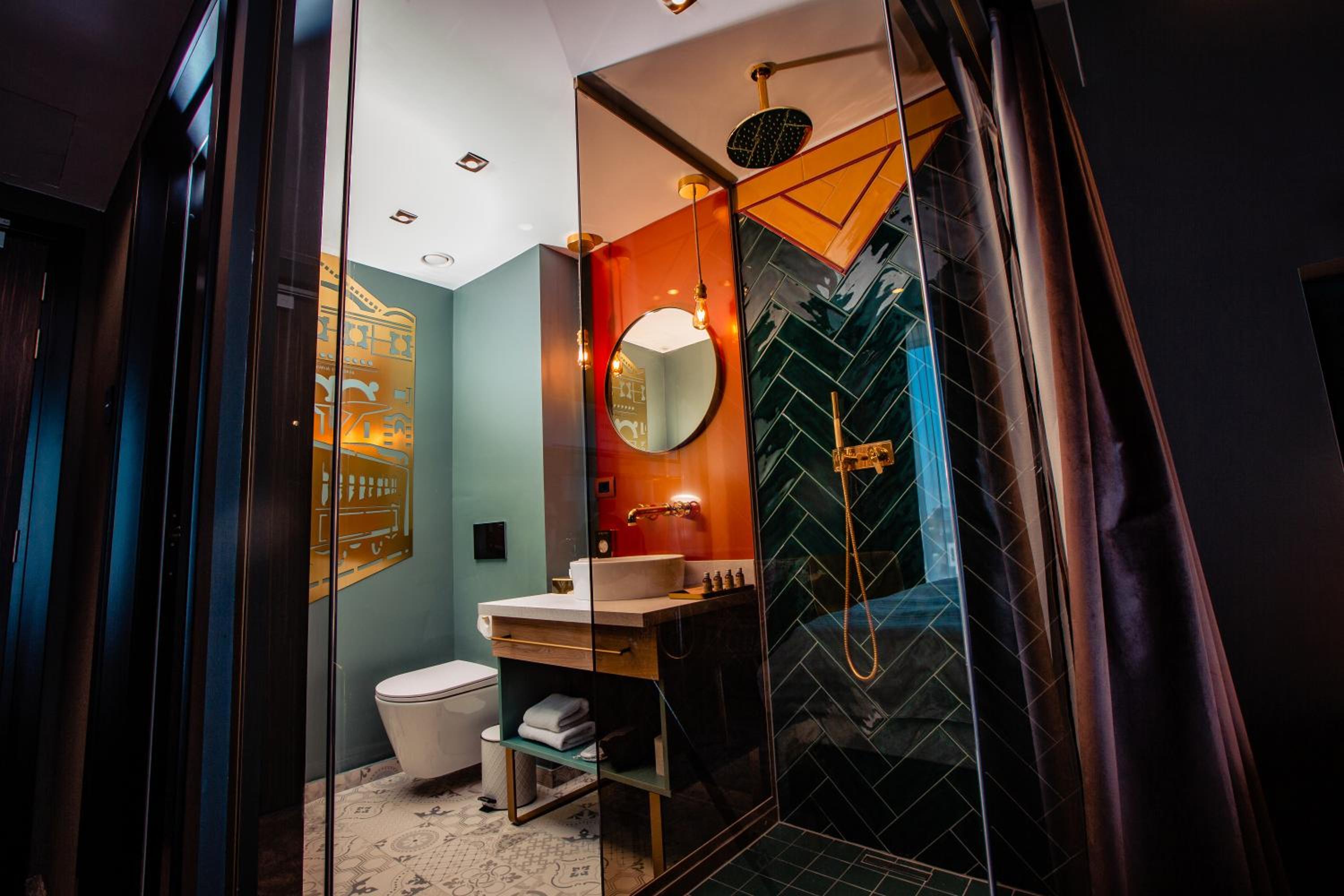 Standard King Room - Photo 9