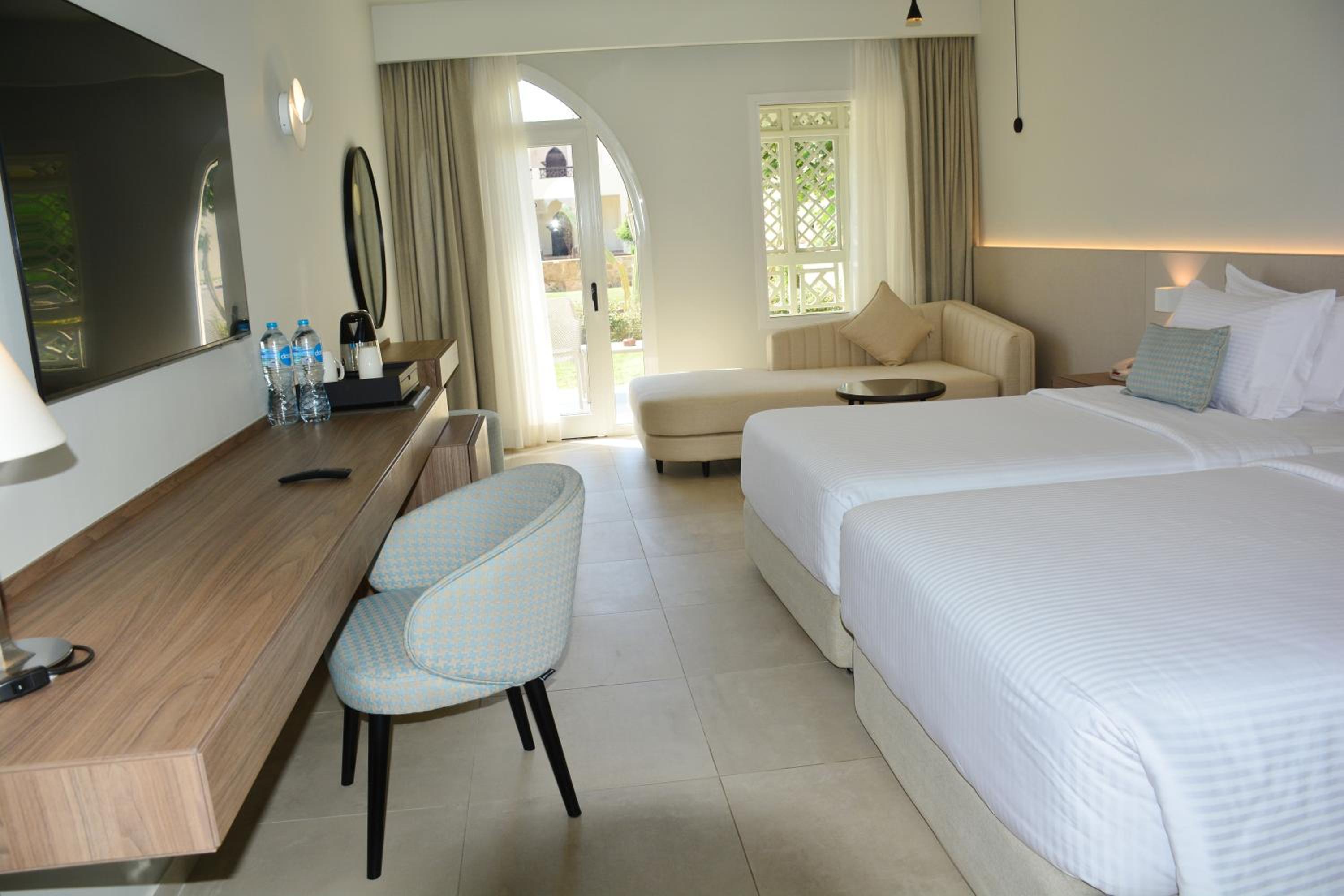 Deluxe Room With Pool View