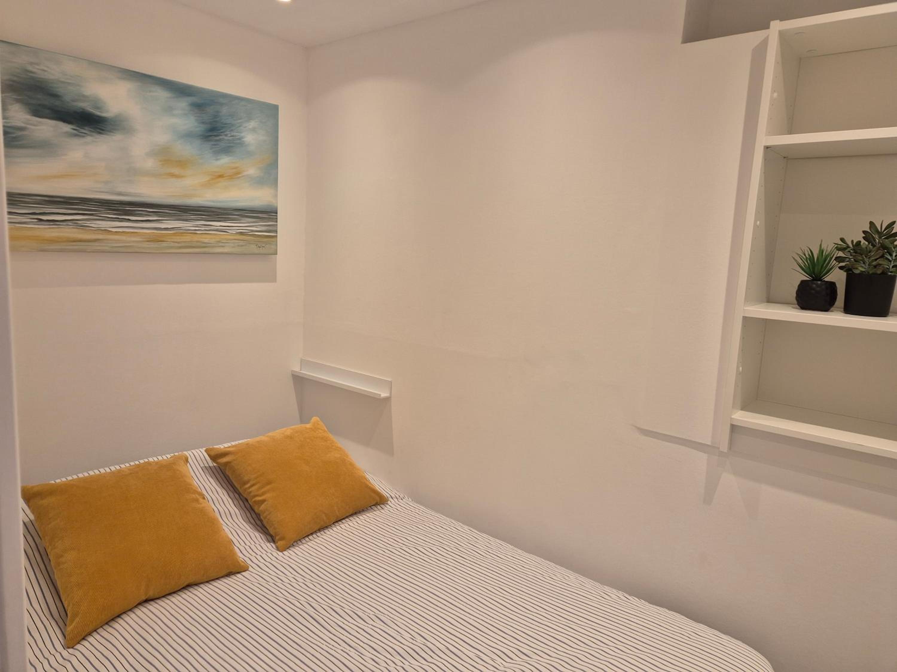 One-Bedroom Apartment photo 3