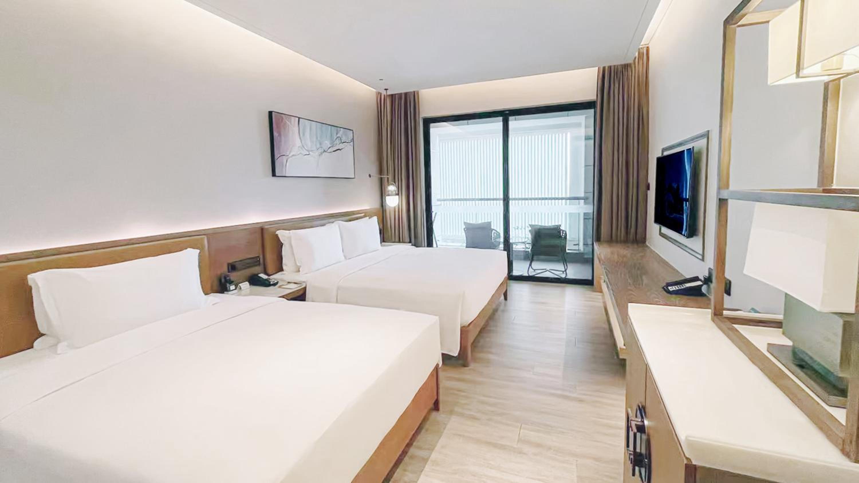 Standard Room thumbnail 5