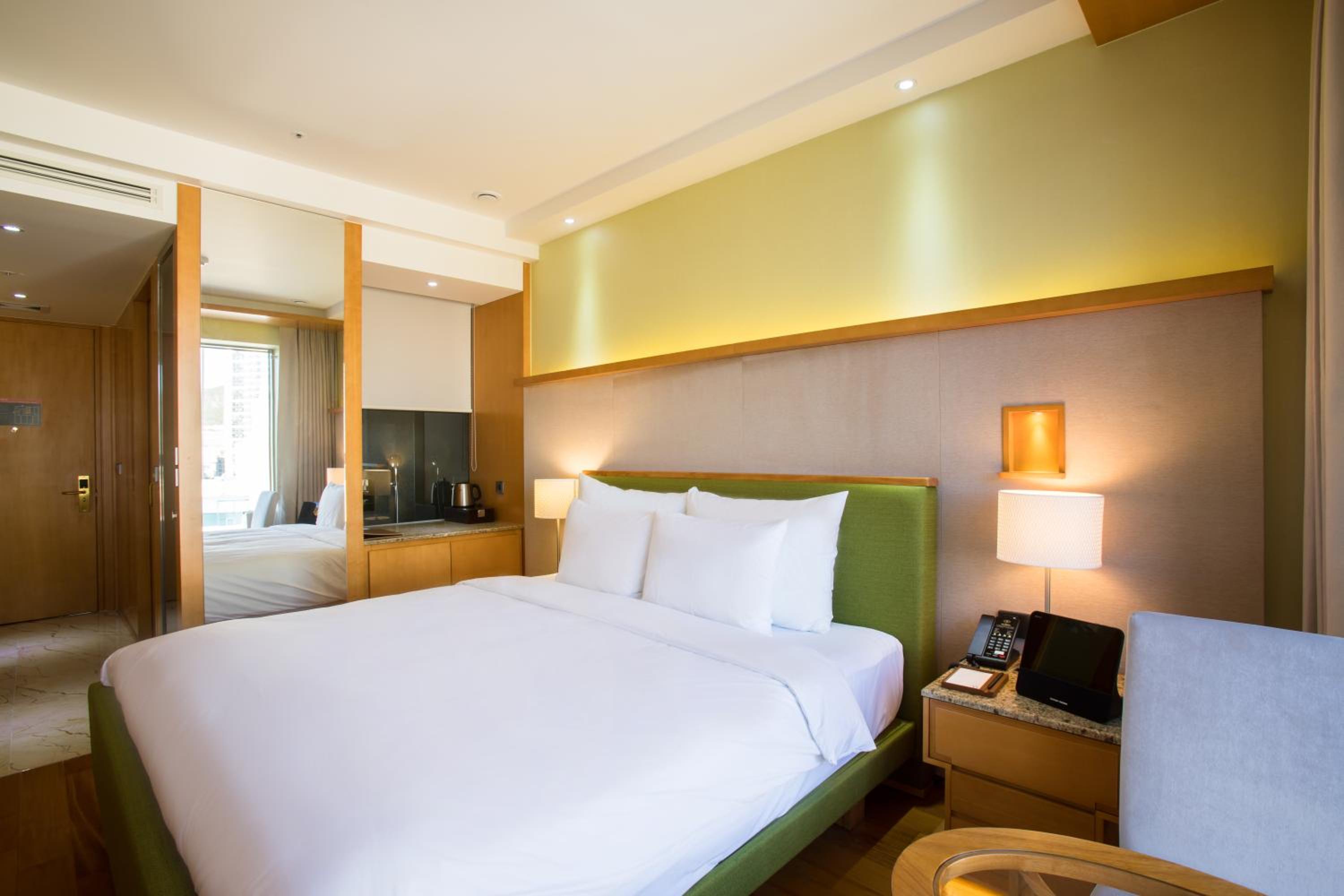 Standard King Room photo 3
