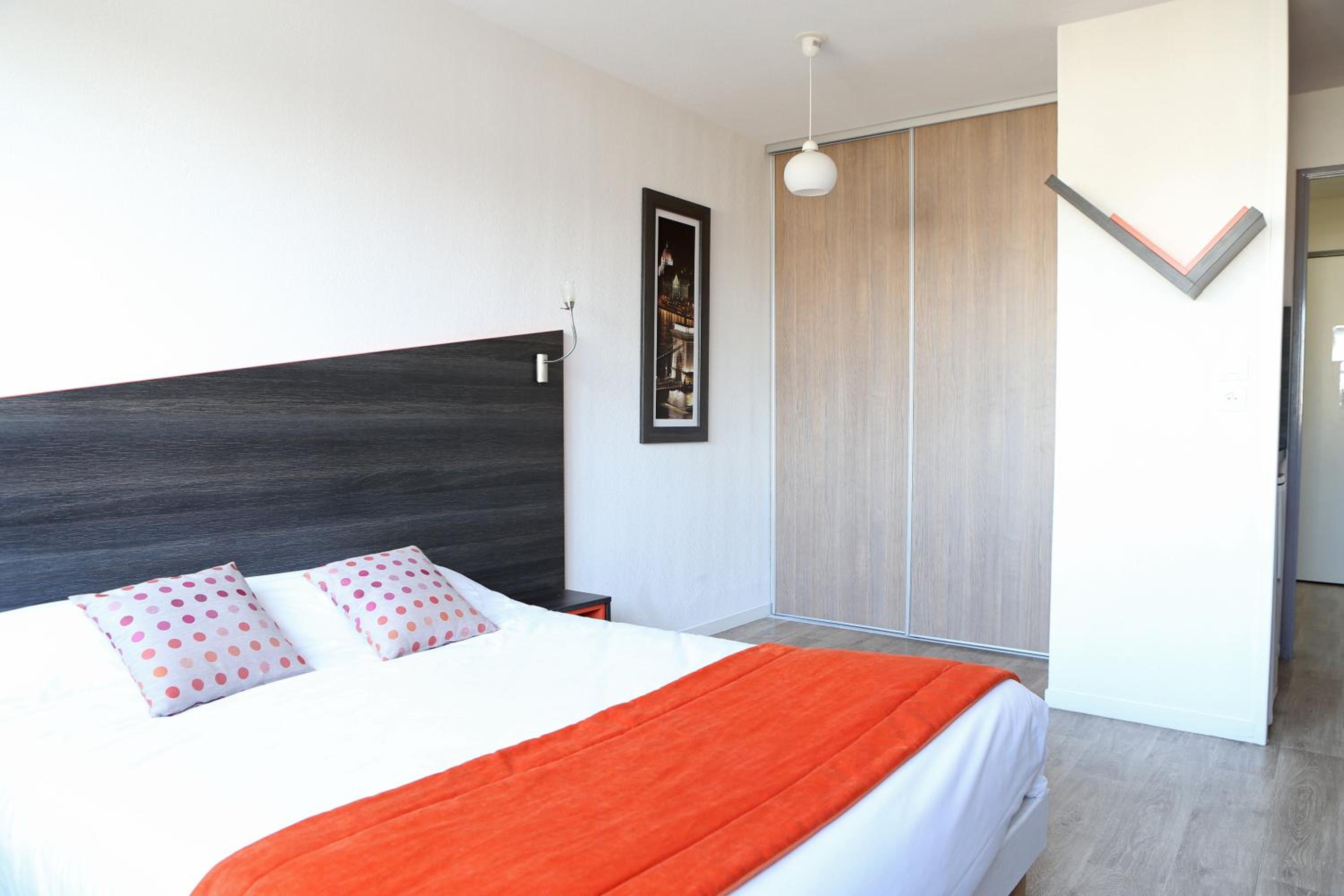 Studio Apartment with Balcony