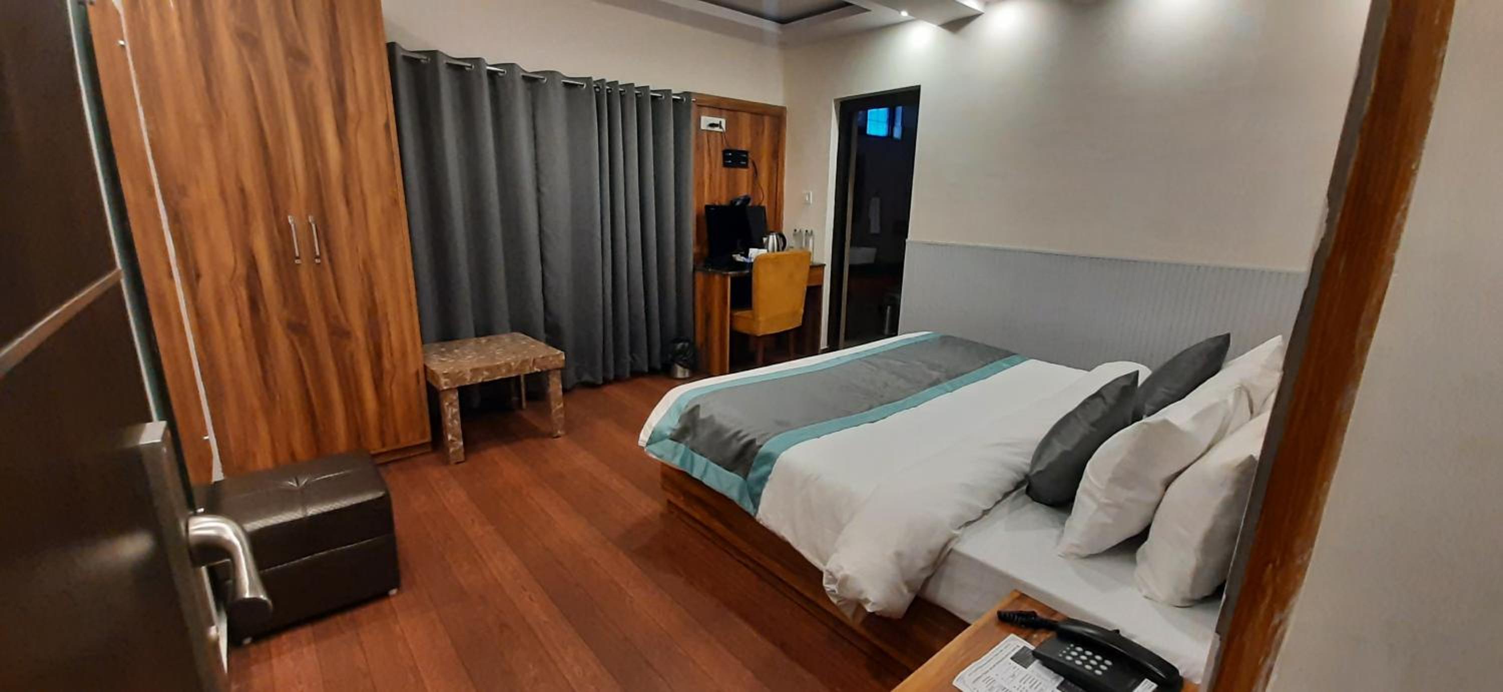 Deluxe Room - Photo 10