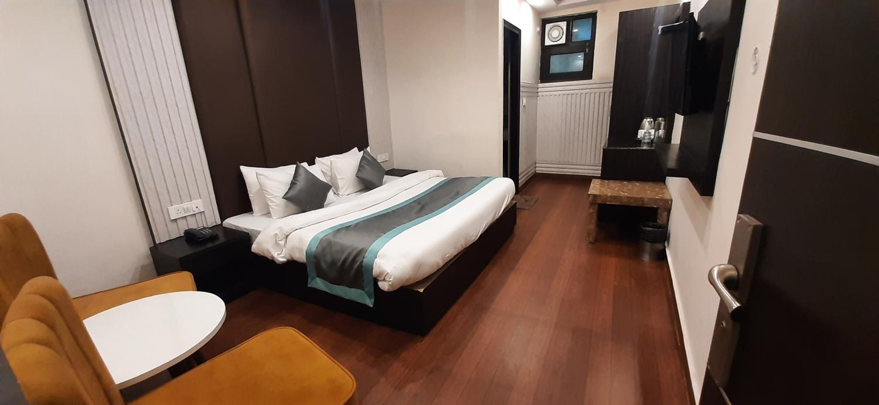 Deluxe Room - Photo 6
