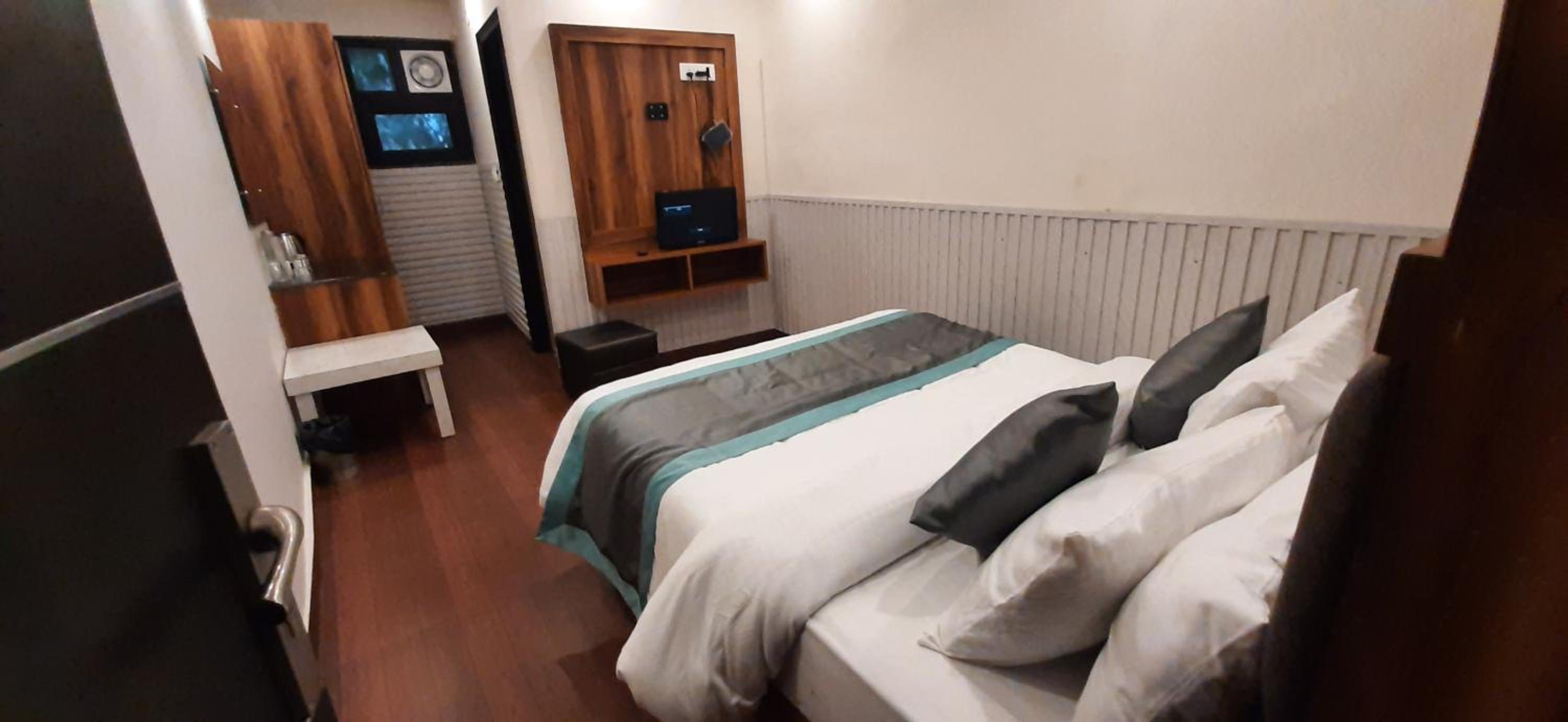 Deluxe Room - Photo 8