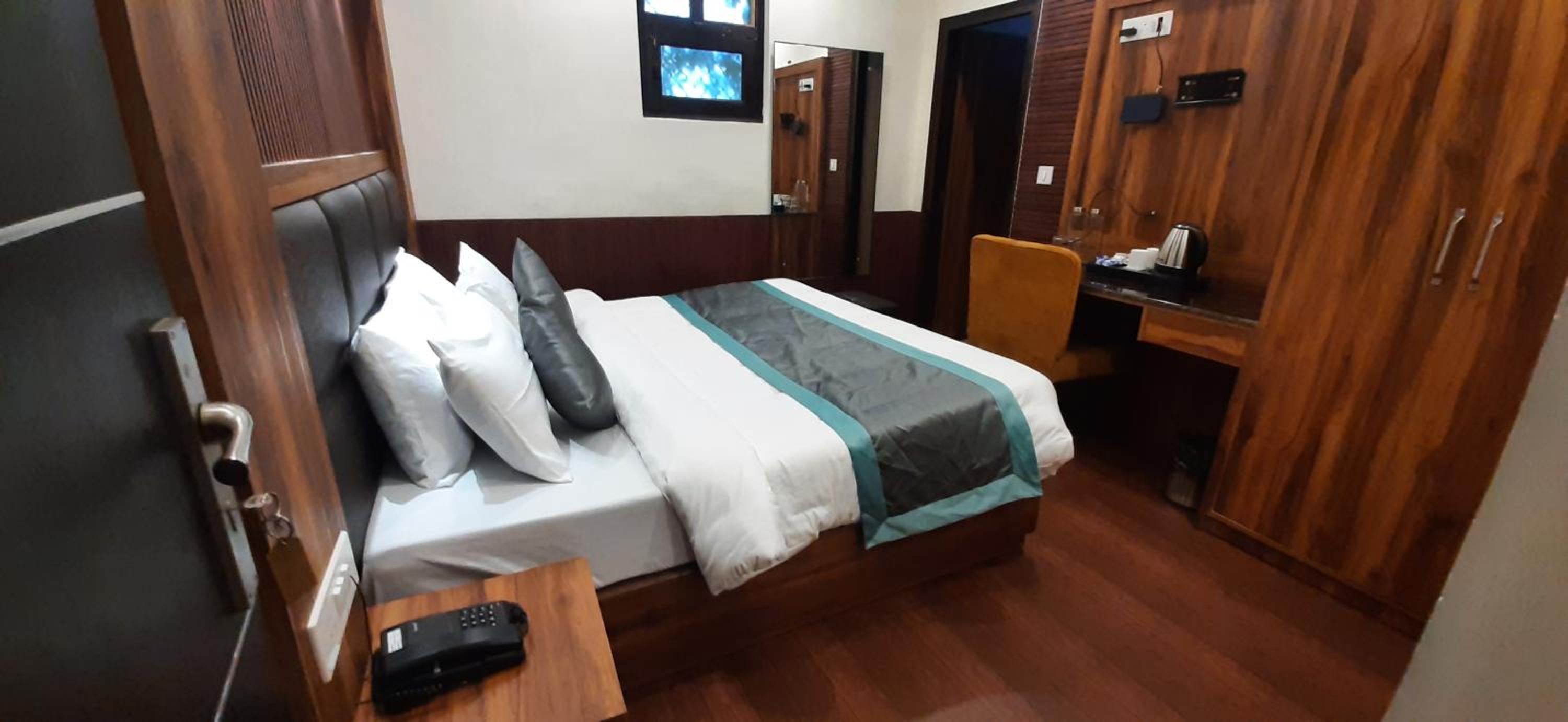 Deluxe Room - Photo 7