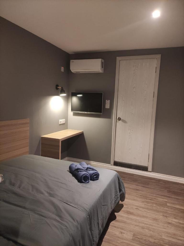 Queen Room photo 2