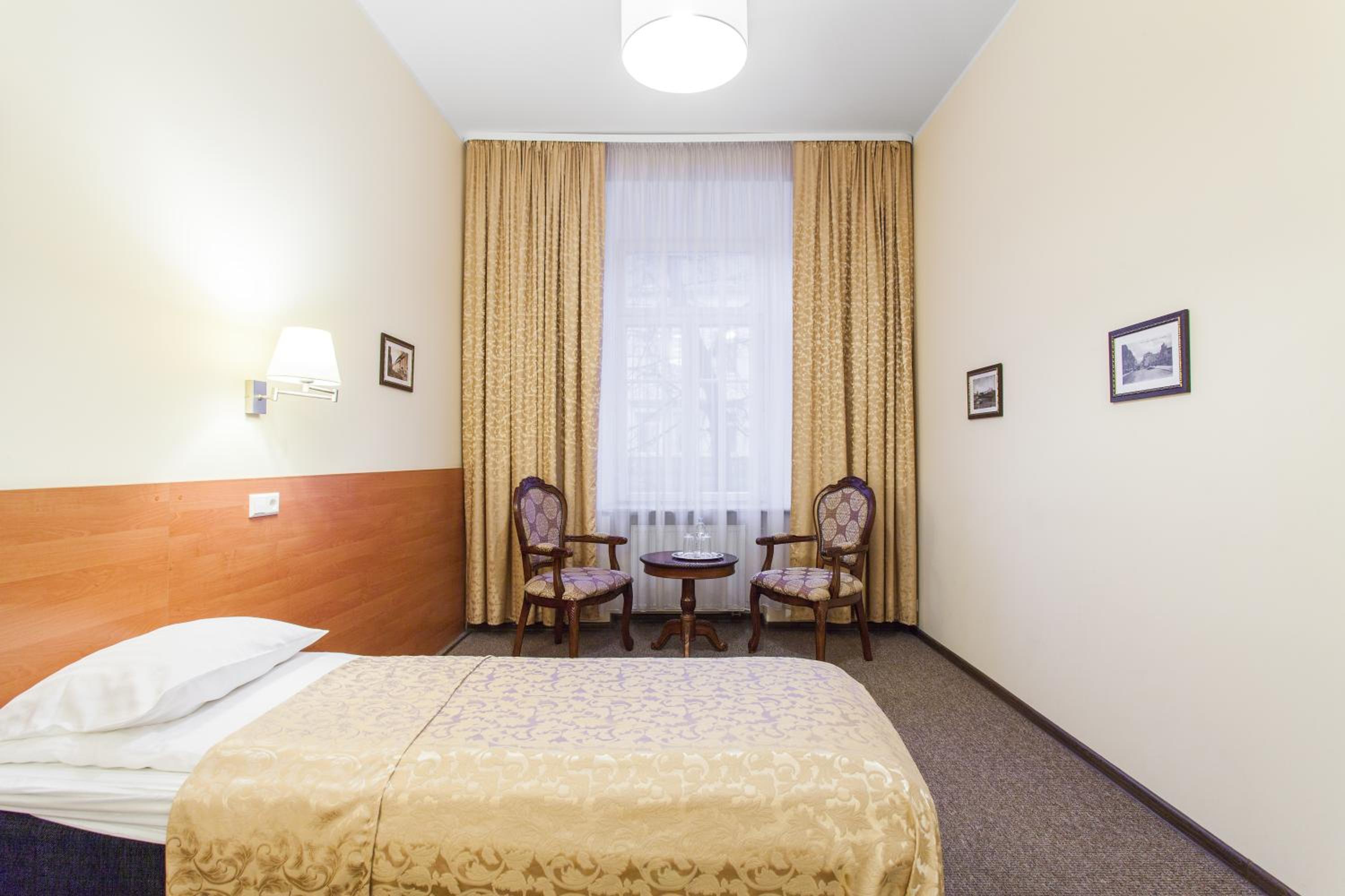 Double or Twin Room - Photo 8