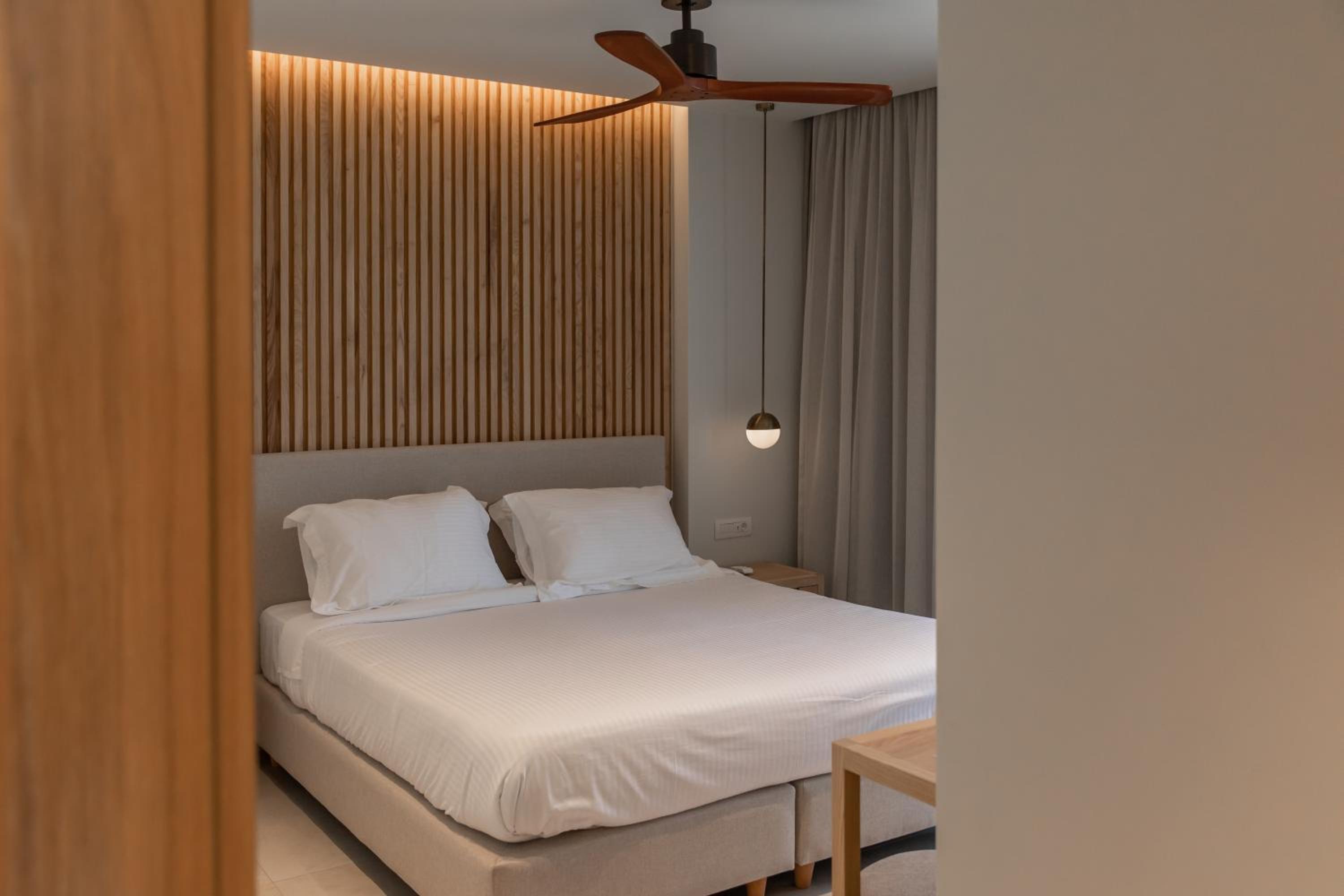 Deluxe Double or Twin Room with Sea View - Photo 3
