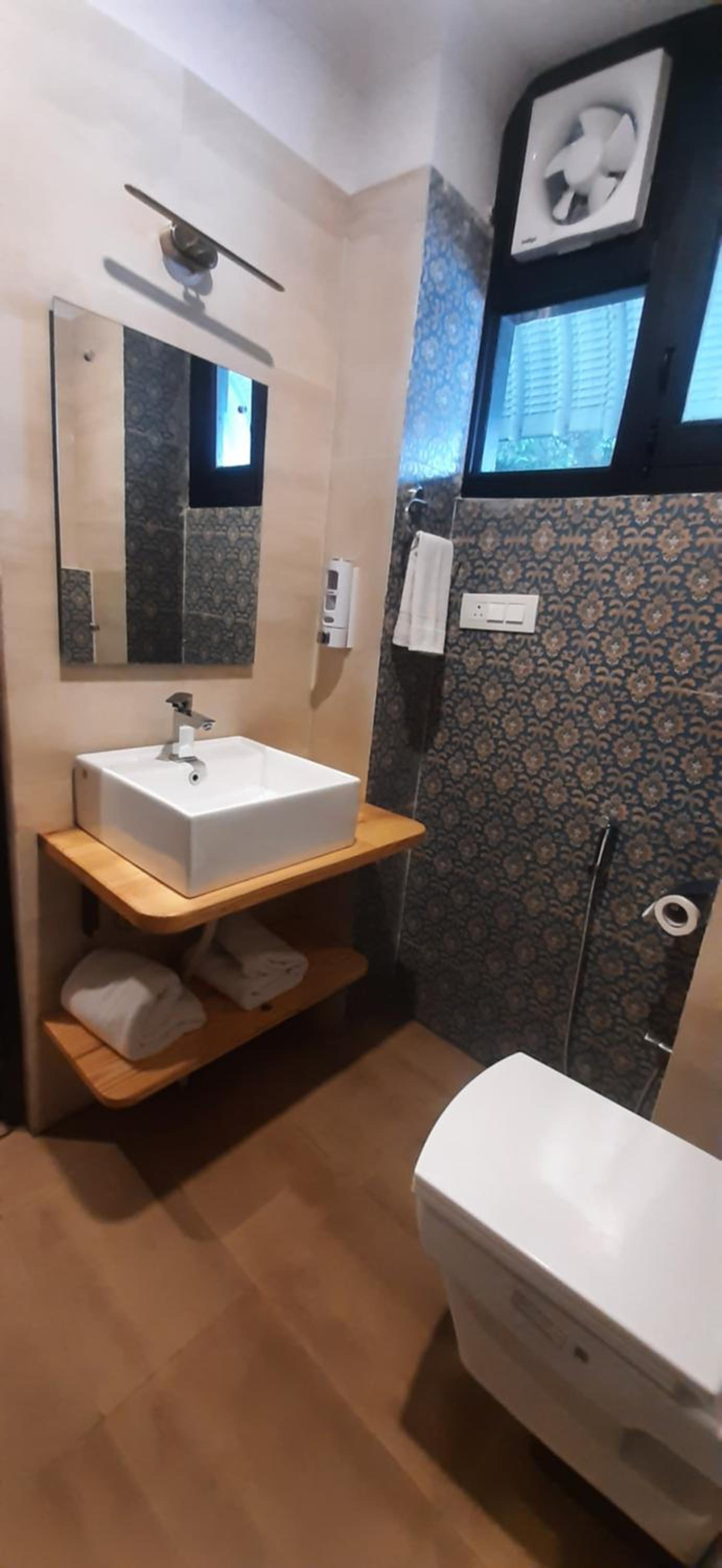 Superior King Room - Photo 9