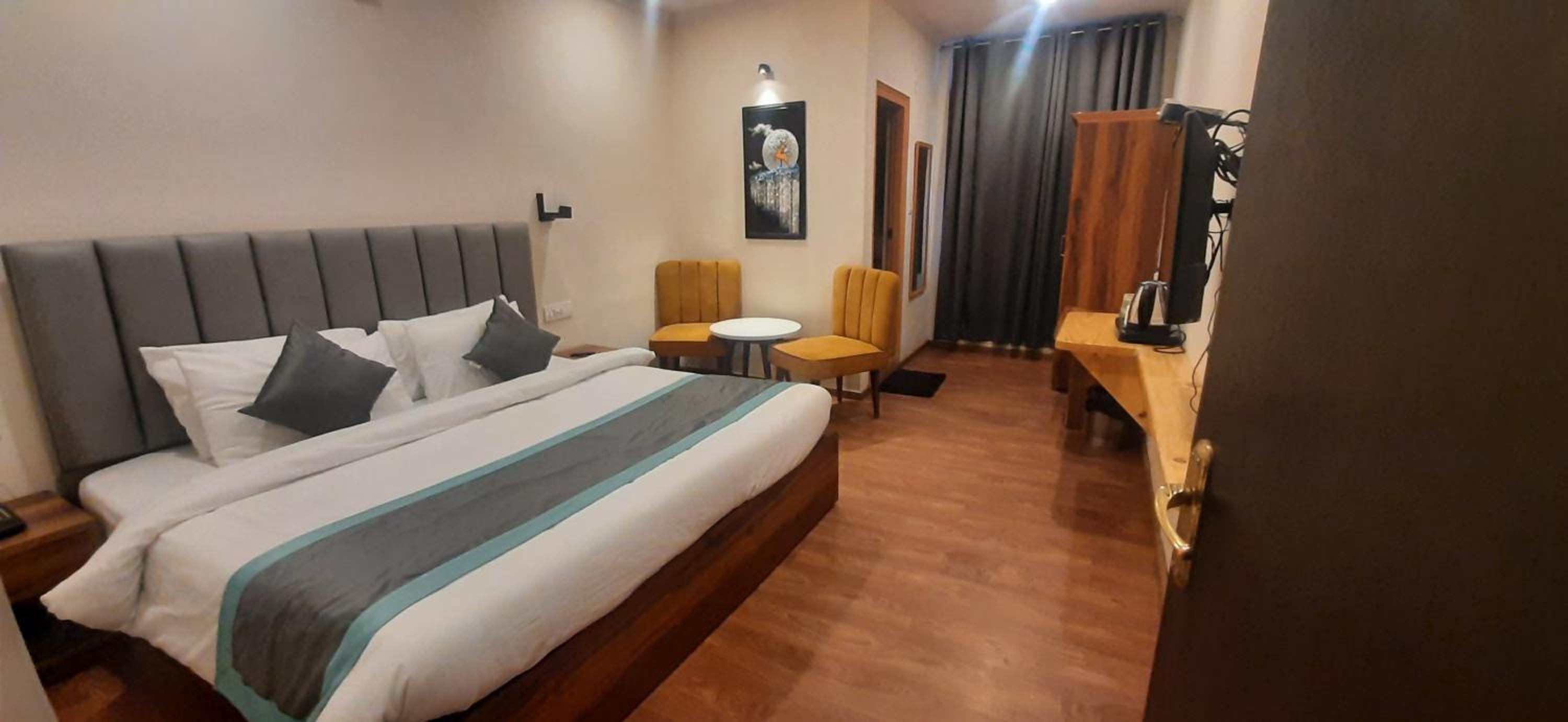 Superior King Room - Photo 2