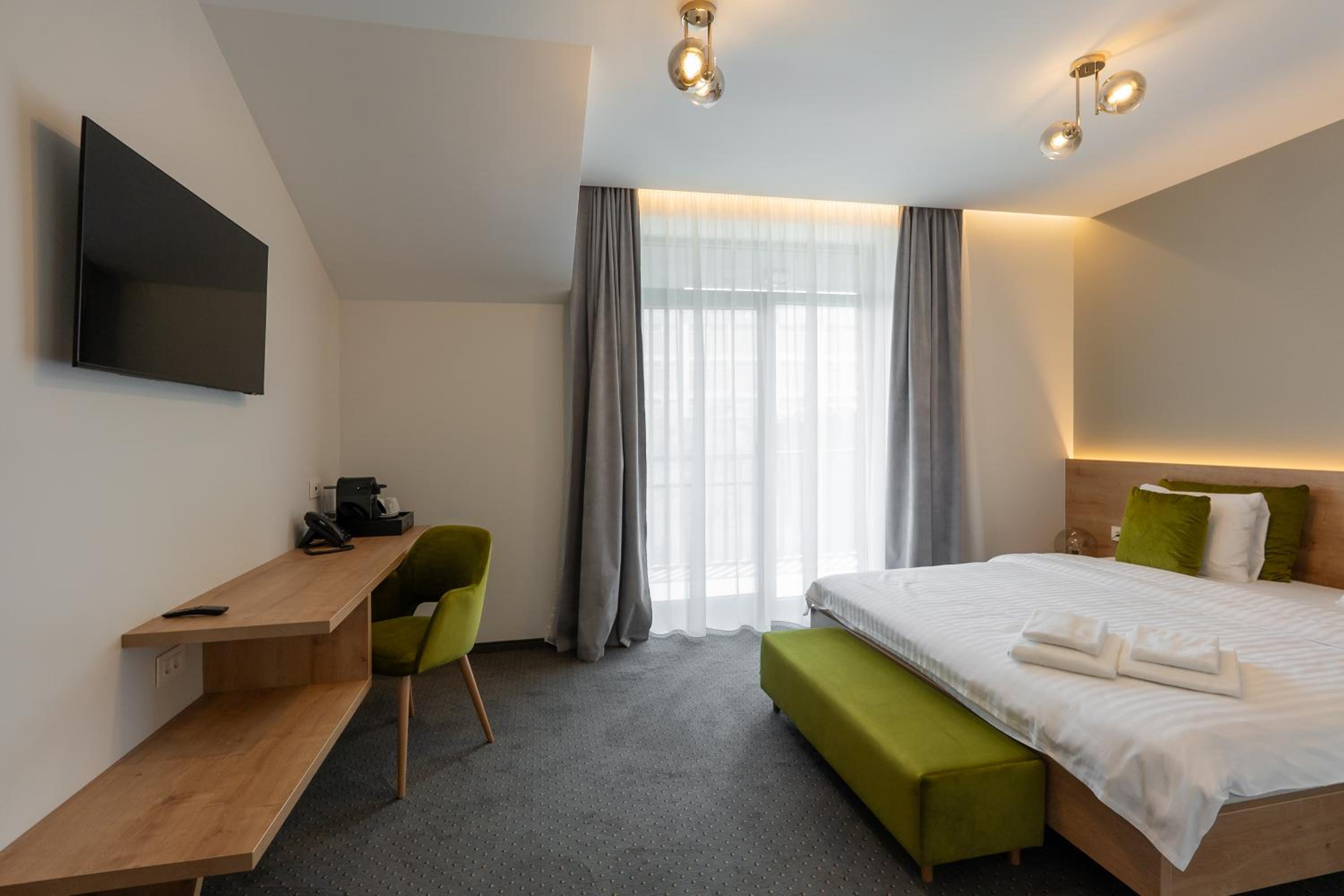 Deluxe Double Room with Balcony photo 1