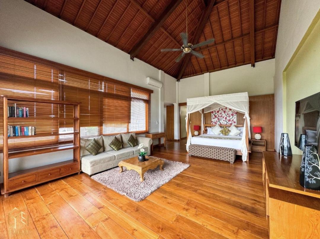Villa photo 1