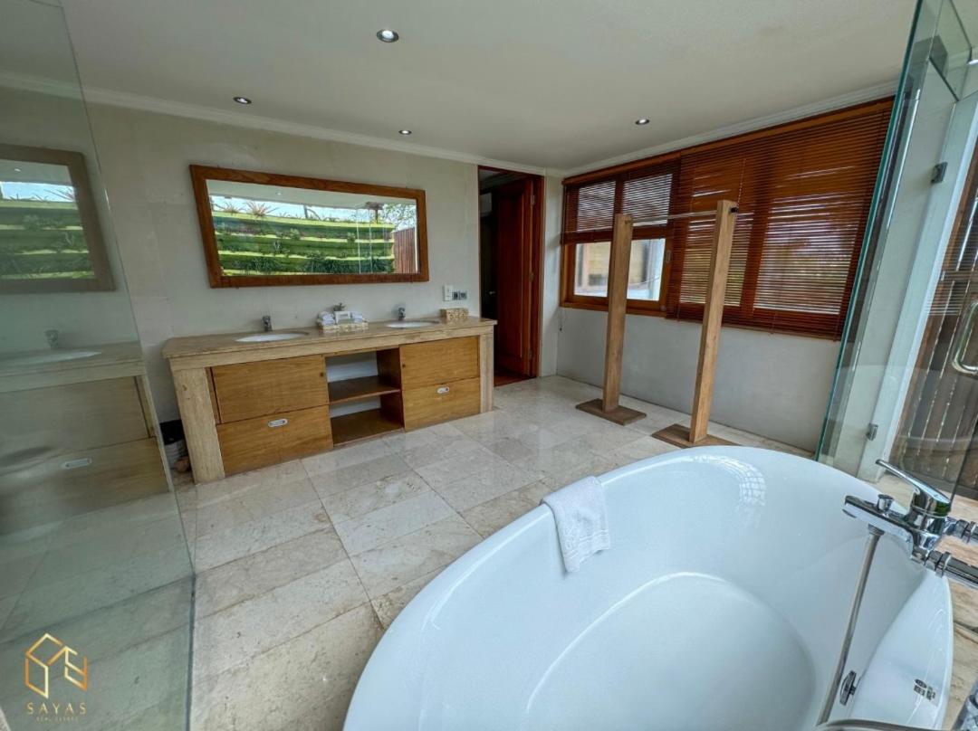 Villa photo 2
