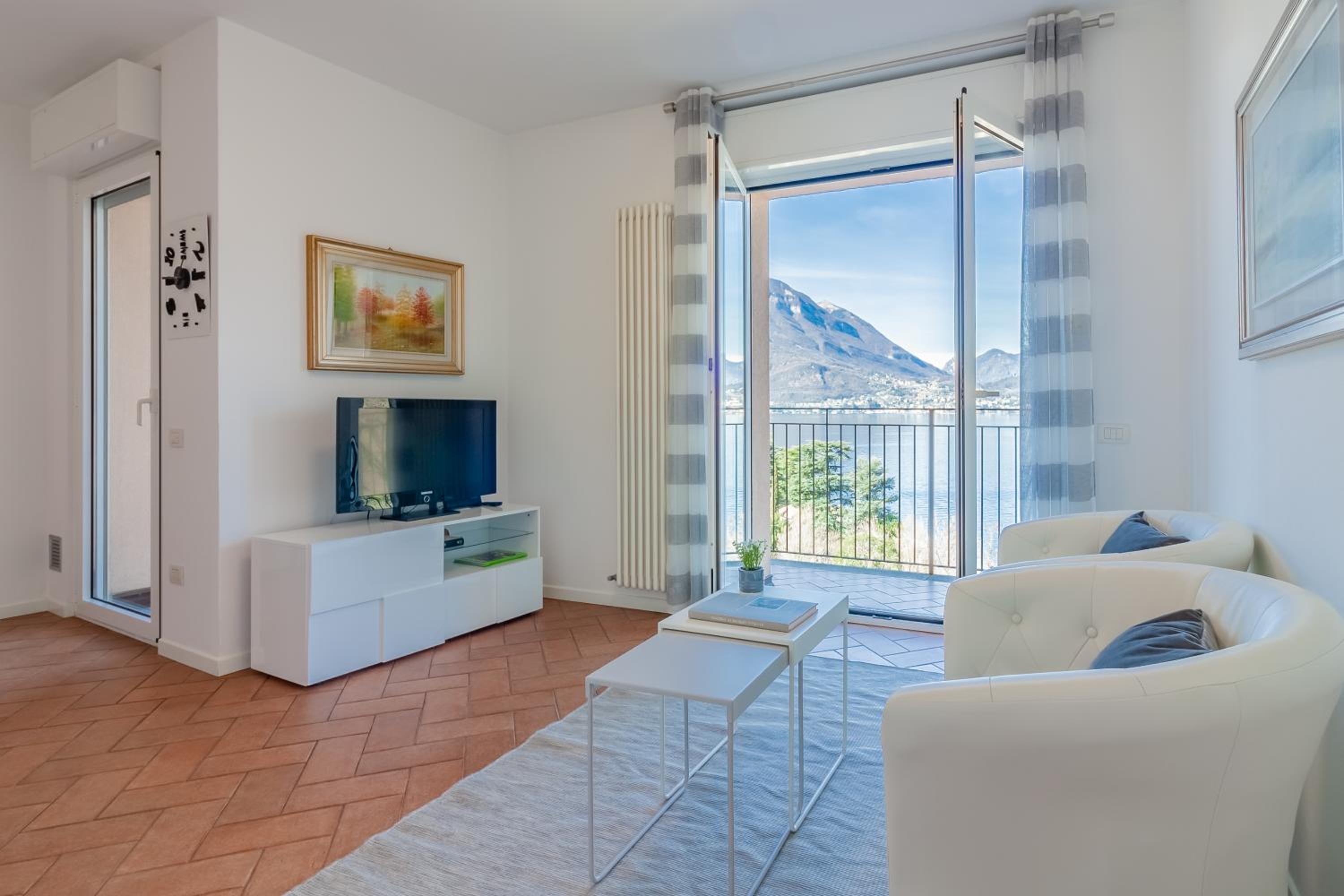 Apartment with Lake View photo 2