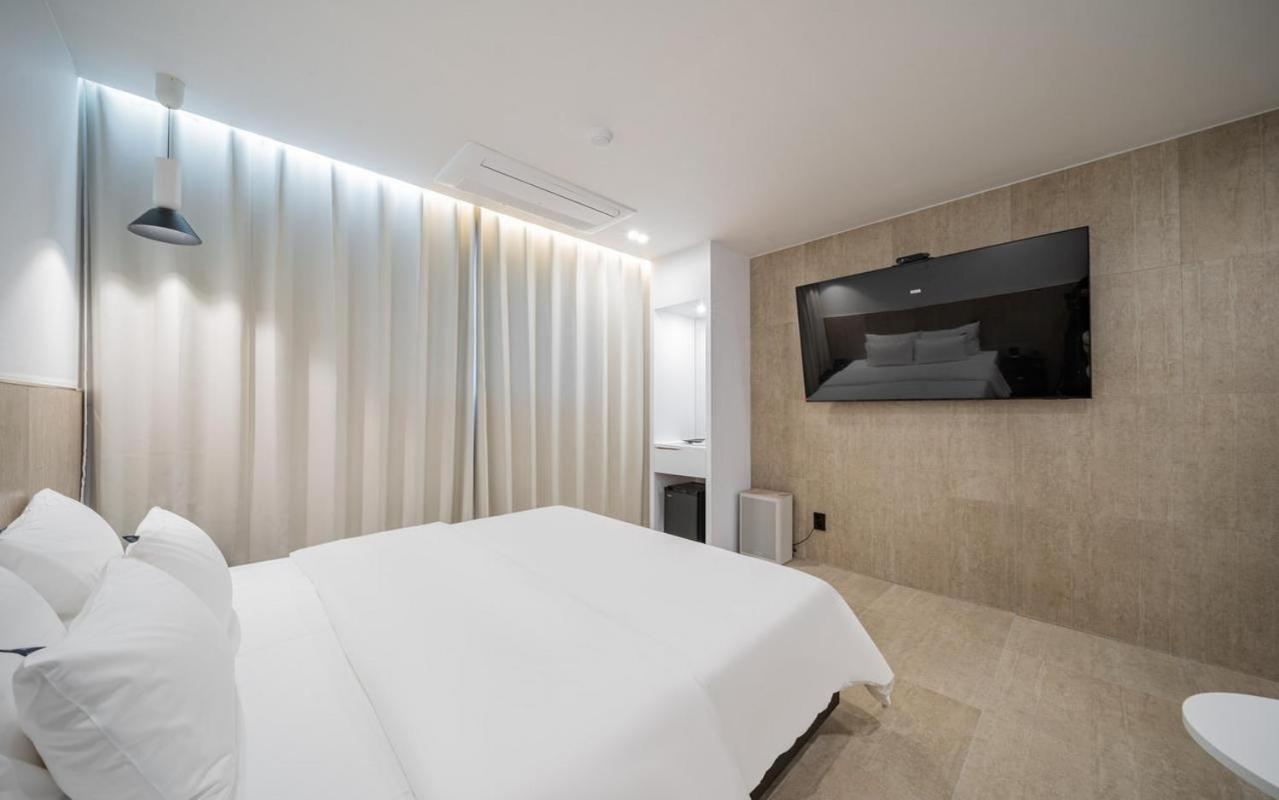 Standard King Room photo 1