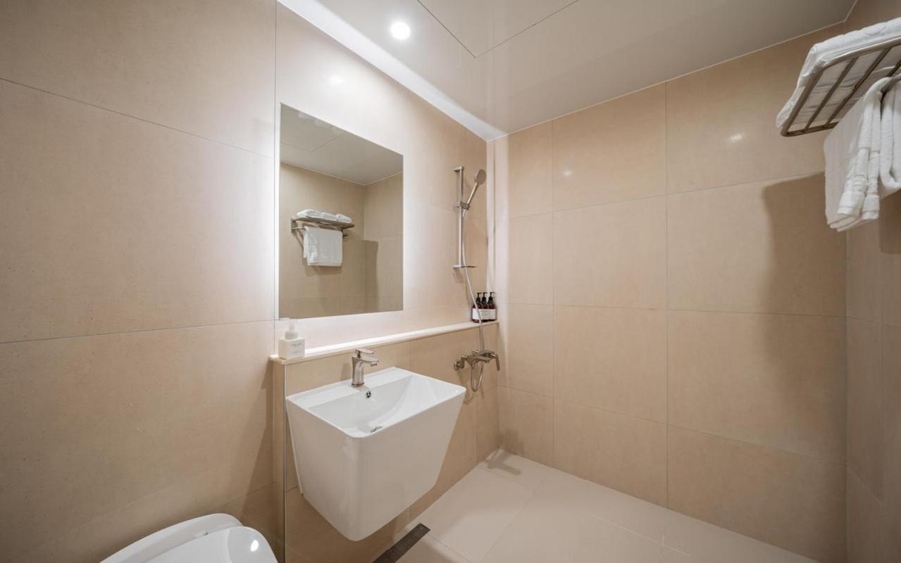 Standard King Room photo 2