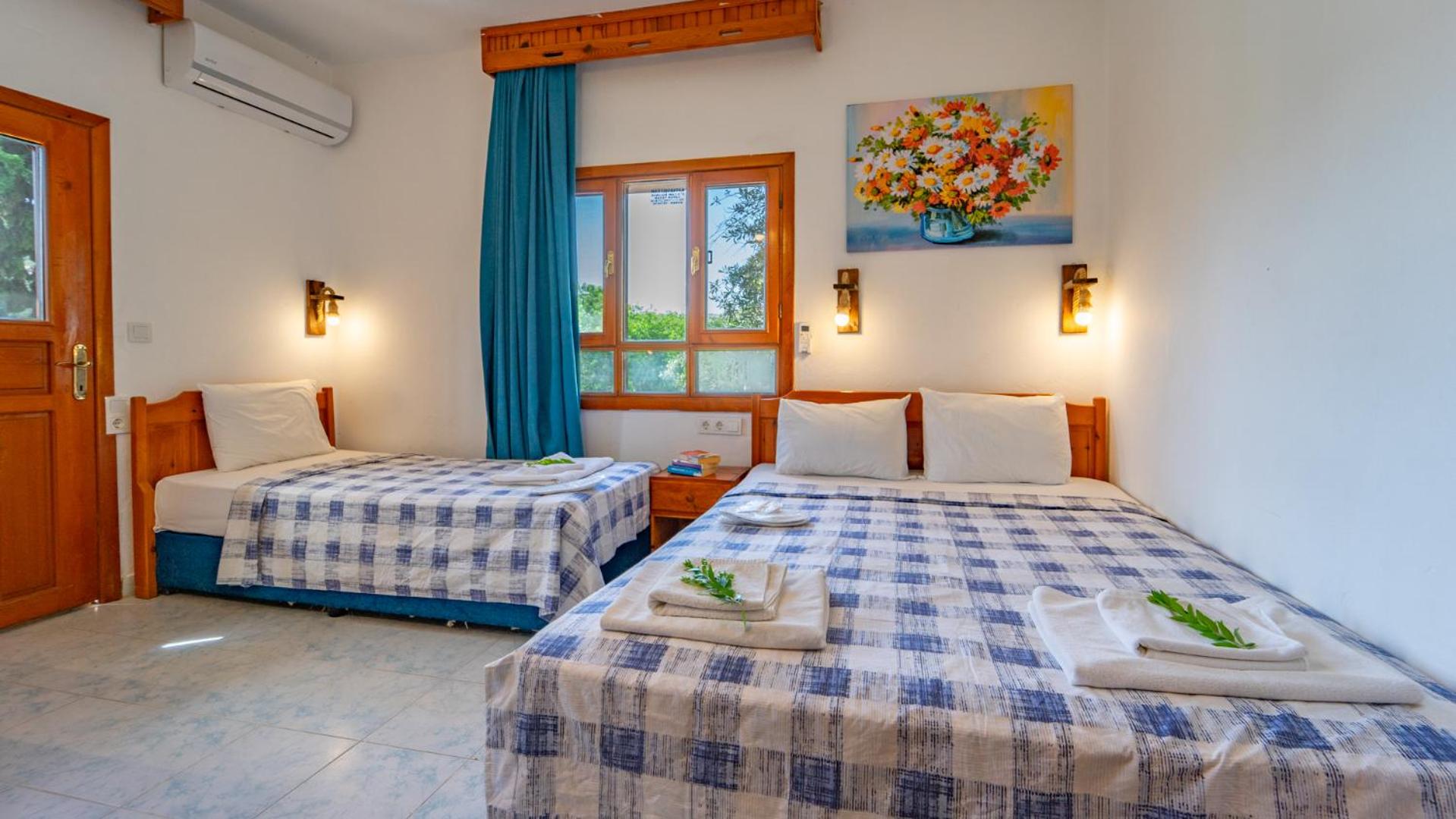 Economy Triple Room - Photo 4