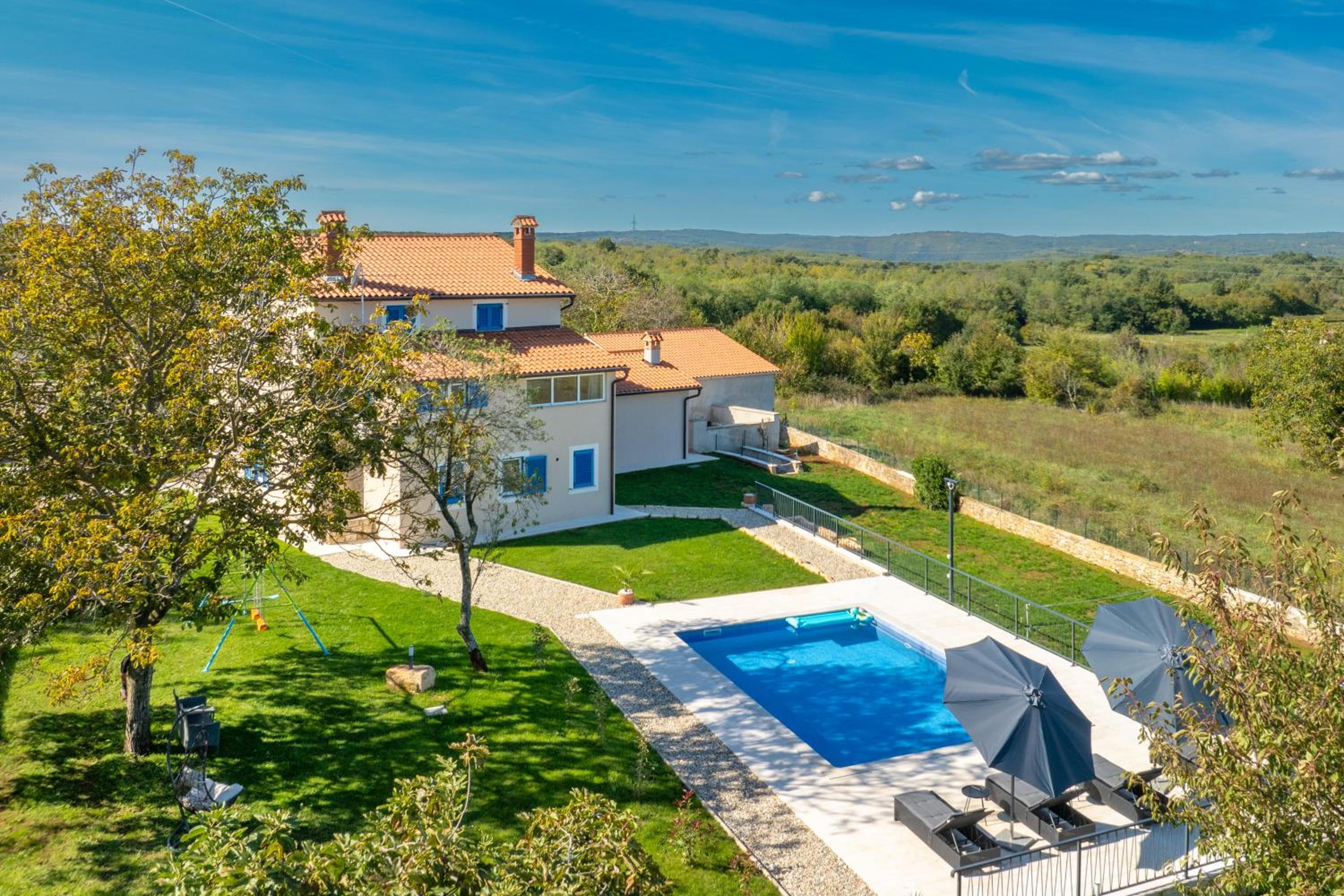 Villa photo 2