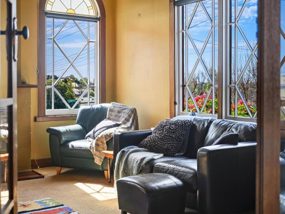Three-Bedroom House photo 2