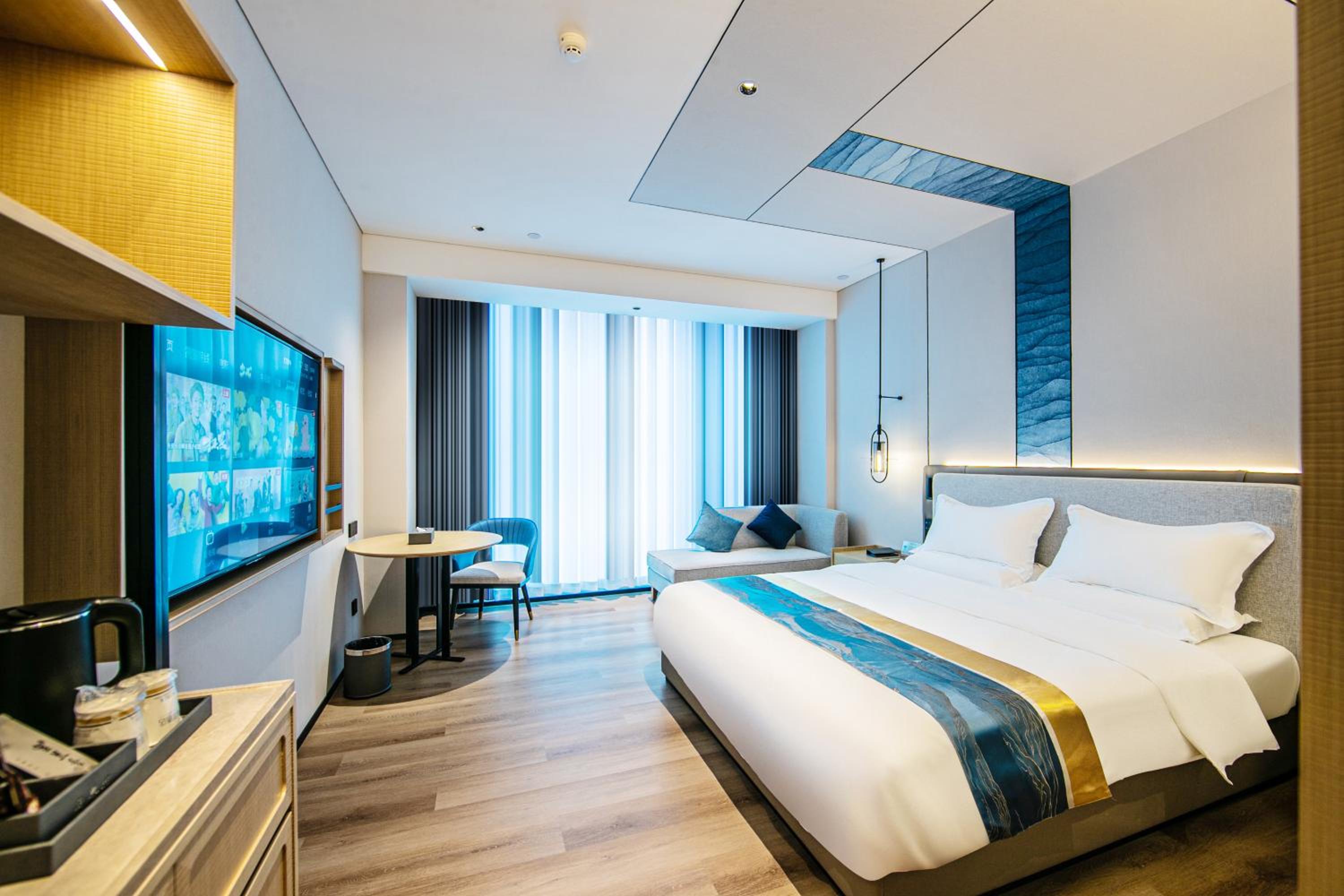 Deluxe Queen Room