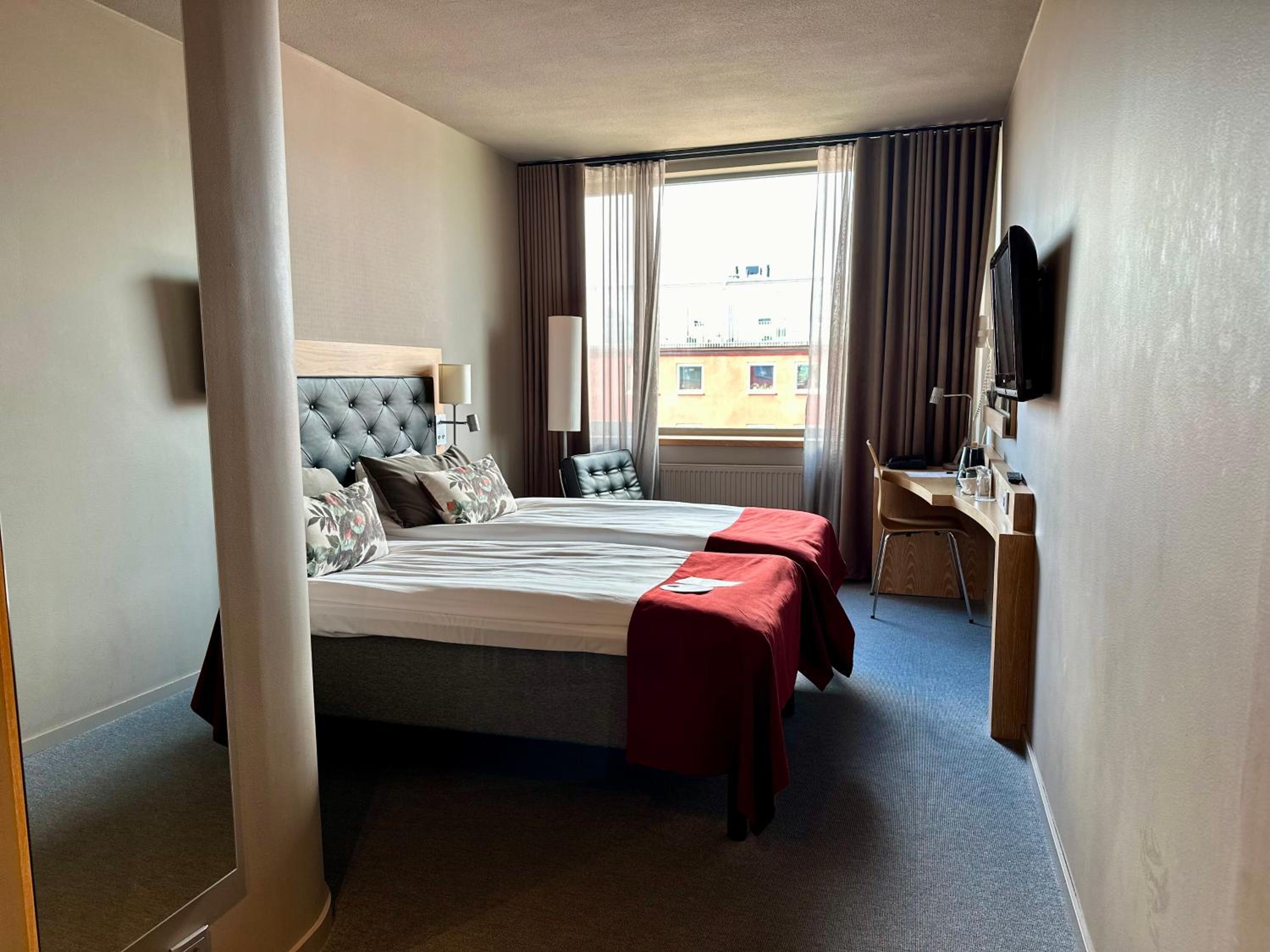 Standard Twin Room - Photo 3