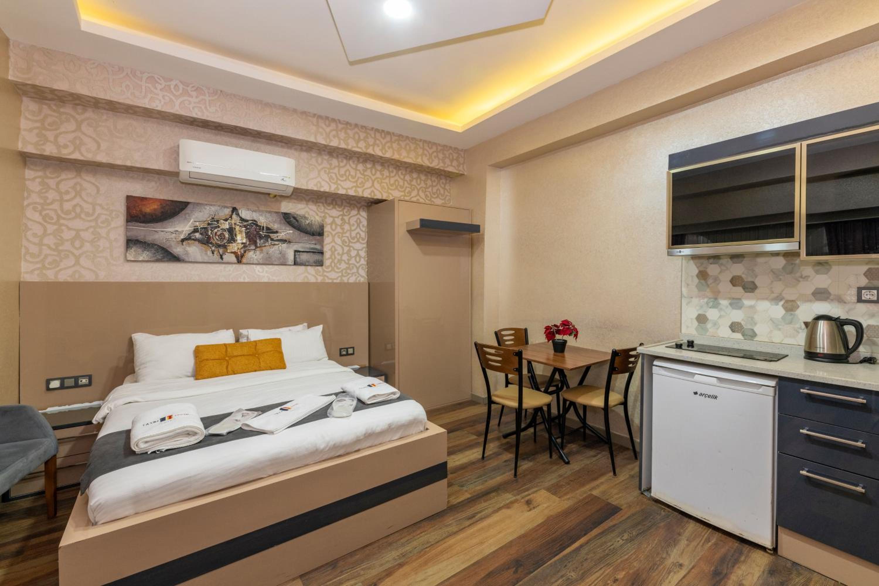 Suite - Ground Floor photo 2