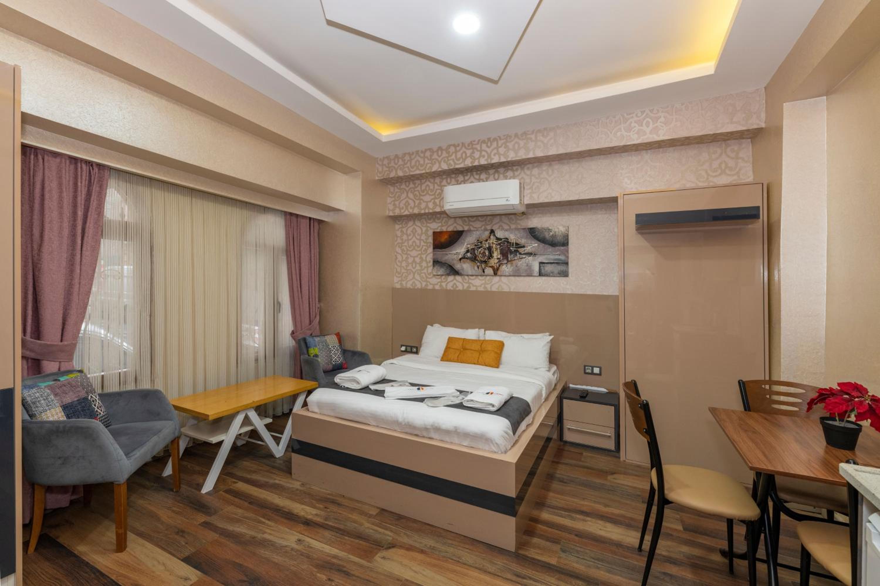 Suite - Ground Floor photo 2