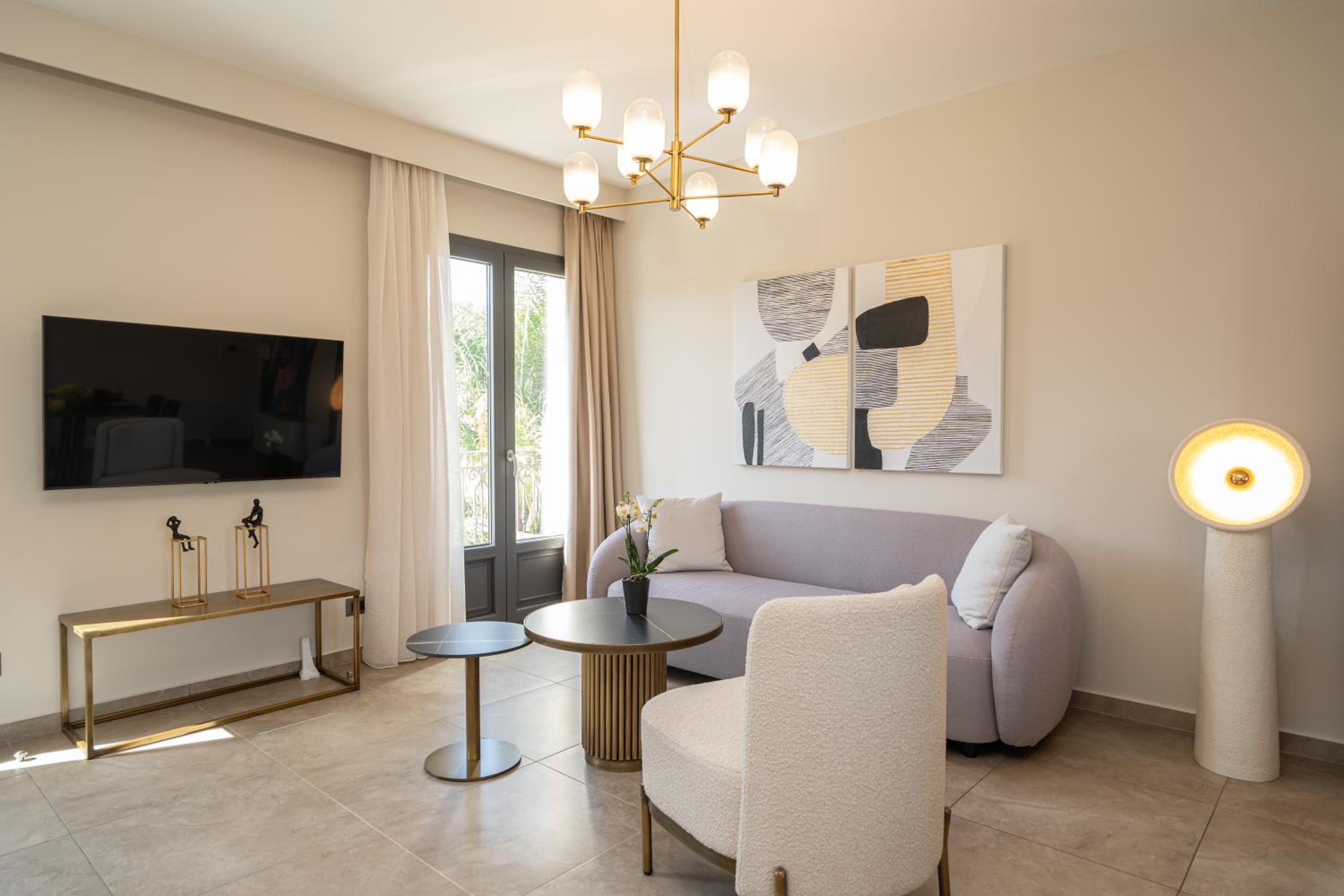 Deluxe Suite