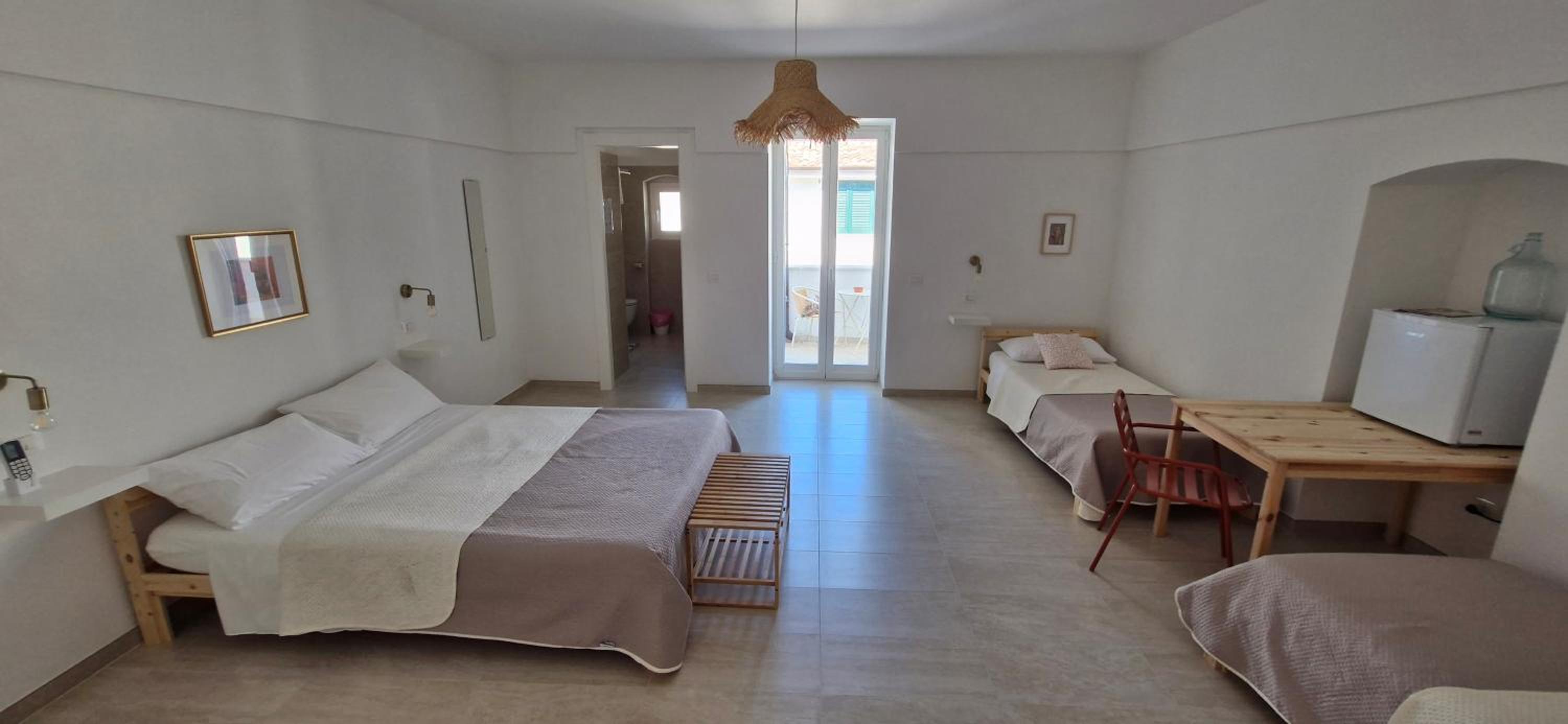 Quadruple Room with Private Bathroom photo 1